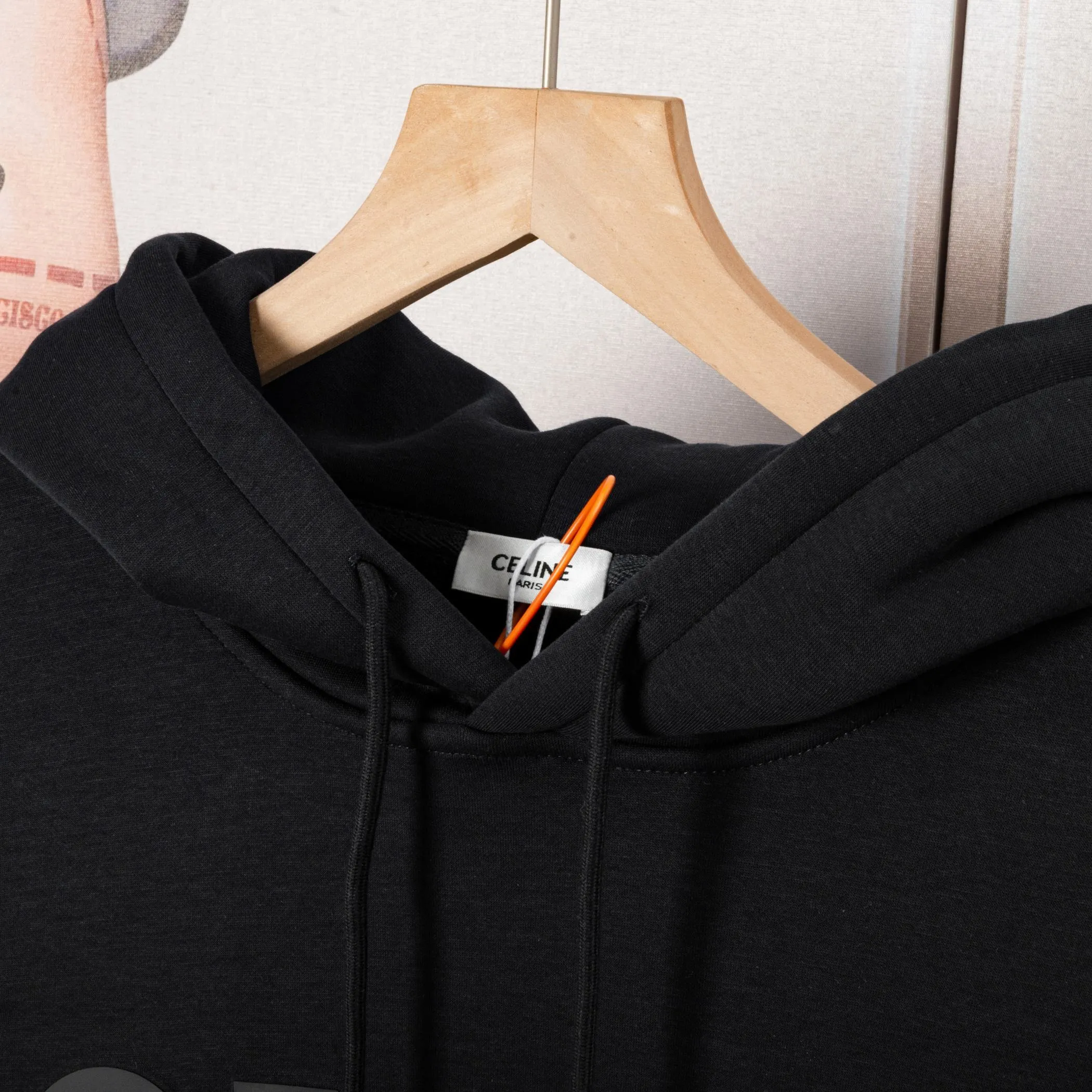 🅿️340 CELINE autumn and winter velvet hooded sweatshirt. The fabric is comfortable and soft. Composite Austrian velvet, fine workmanship. It also brings the trend of special craftsmanship, custom dyeing, complete with three standards. Non-market ordinary version. Compare at will. Quality is absolutely guaranteed. Color: black, white, navy blue. Size: S M L XL [Style No. A3331]