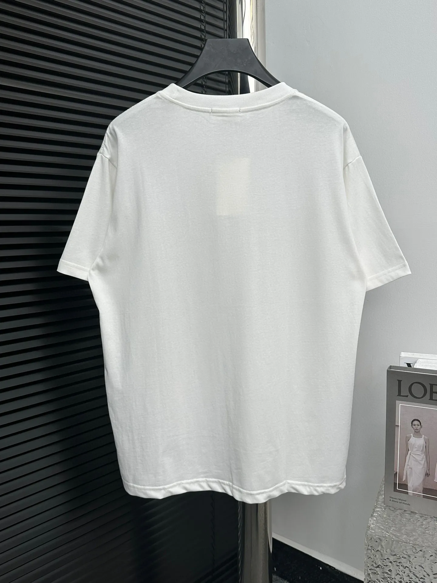 🅿️170 [CELINE] Celine 24ss patched rivet short-sleeved T-shirt. Pure cotton double yarn jersey fabric, custom-dyed in the same cylinder, special thickened 32 pieces double-strand 1×1 rib, laser engraved brand letter logo patch · Hand-made rivets · Imported Tajima embroidery machine heavy patch embroidery process · Double-needle stitching cross-stitch process · Original main mark washed tag moisture-proof paper packaging Color: Black White Size: XS-L