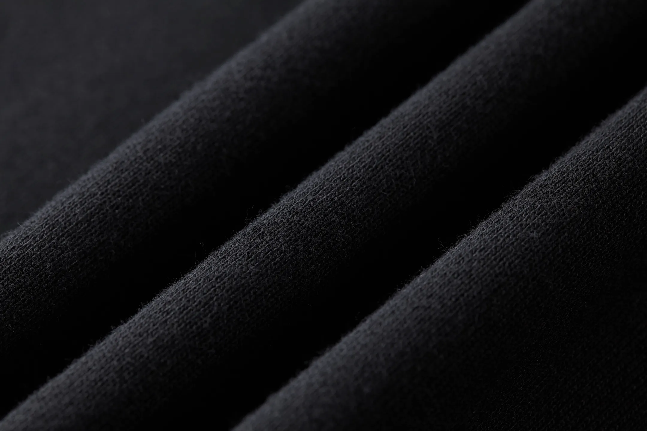 🅿️560 [Exclusive supply] Celine inscription embroidered hooded zipper jacket. The fabric is made of 420g terry fabric with a slight fleece process. This style is made of long yarn double-ply custom-woven pure cotton. The thread is matched with 2*2 double yarn 460g matching thread. It adopts 3D tami plane embroidery. This embroidery uses imported Tajima machine and fixed dyeing and weaving embroidery thread. The number of stitches in garment embroidery is as high as 36,000. Every detail is identical to the original. The zipper uses an electroplated bright silver slider, engraved with the CELINE logo, and the pull teeth are European style for smoother use. The rope is custom cut to size 1.3. Comes with electroplated engraved tailclip. The hoodie has electroplated lettering on the eyelets. All accessories bear the original logo. Size:S-M-L-XL