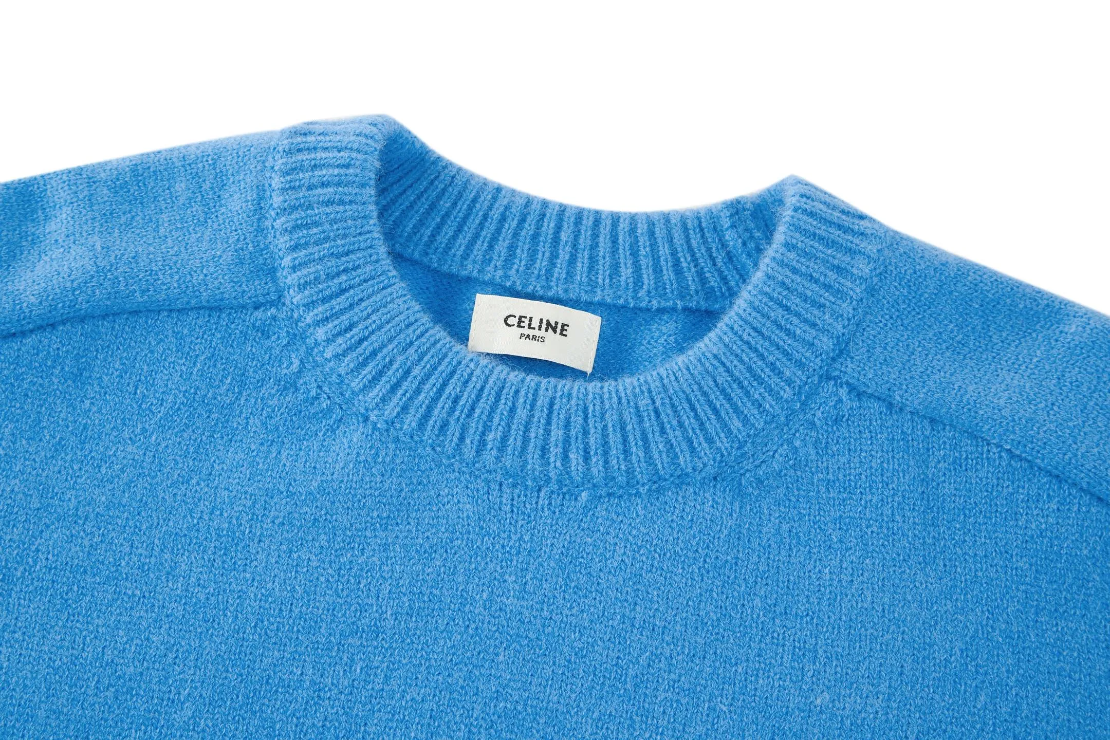 🅿️370 [Exclusive supply] Celine Arc de Triomphe embroidered logo sweater (sky blue) The original version was purchased and developed for 9,900. The fabric is made of 35% wool, 15% cashmere, and 50% cotton yarn. This fabric is soft and has a three-dimensional shape that won't change shape after being worn for a long time. The embroidery uses 3D three-dimensional embroidery, and the chest is embellished with the Arc de Triomphe embroidered logo. This style is machine-knitted with 7 needles, and the high-density thick stitching ensures warmth. Later process: washing and color fixation - fixed version - wool impurities. Size:S-M-L-XL