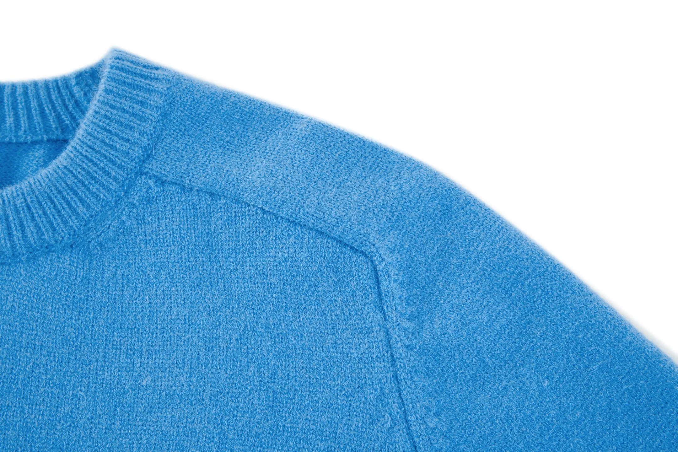🅿️370 [Exclusive supply] Celine Arc de Triomphe embroidered logo sweater (sky blue) The original version was purchased and developed for 9,900. The fabric is made of 35% wool, 15% cashmere, and 50% cotton yarn. This fabric is soft and has a three-dimensional shape that won't change shape after being worn for a long time. The embroidery uses 3D three-dimensional embroidery, and the chest is embellished with the Arc de Triomphe embroidered logo. This style is machine-knitted with 7 needles, and the high-density thick stitching ensures warmth. Later process: washing and color fixation - fixed version - wool impurities. Size:S-M-L-XL