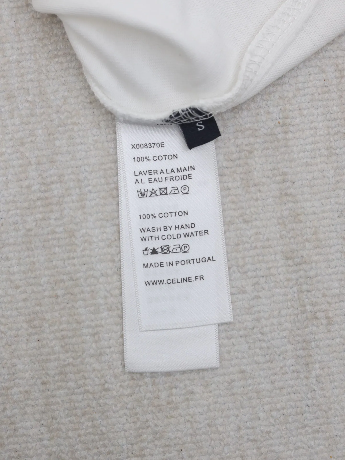 🅿️230 CELIN*/Celine 25SS spring and summer Arc de Triomphe embroidered short-sleeved fabric. The fabric is made of 40 double strands. It feels soft, comfortable and skin-friendly. Simple to the extreme, it is fashionable. The simplest classic white T-shirt is the most touching. The craftsmanship uses three-dimensional embroidery of the imported machine letters on the chest Logo. Exquisite workmanship and distinct layers. The fabrics have been washed and have a better hand texture. Not easy to deform, not easy to shrink, not easy to fade, and maintain long-term beauty. Size：S/M/L/XL