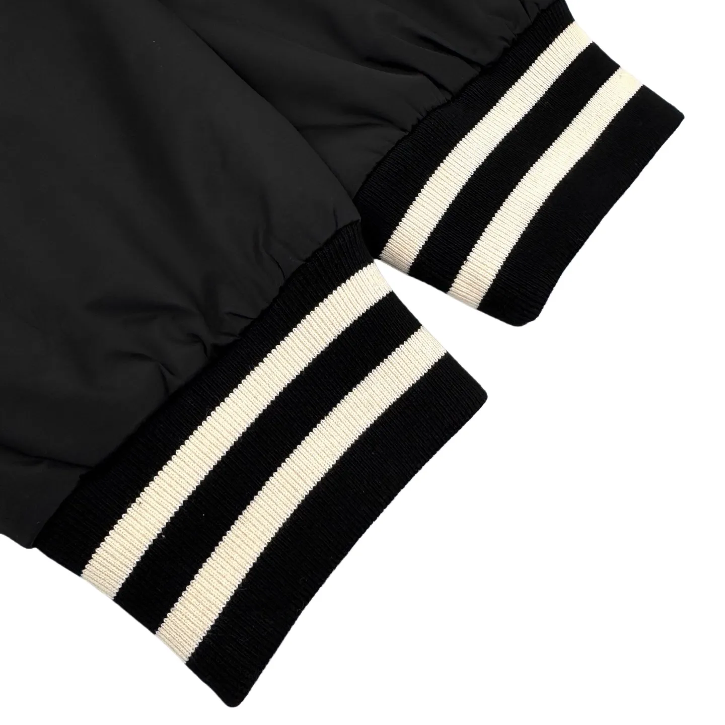 🅿️530 Celine Arc de Triomphe embroidered striped patchwork jacket. The fabric is custom-made ink satin composite woven silk. It is of high quality and comfortable to the skin. It uses classic black as the curtain to give deep sensory luxury. Precise and neat architectural lines outline the contemporary silhouette. The iconic Celine Arc de Triomphe embroidery is embellished on the chest. It is lifelike and highly recognizable. It is matched with striped elements on the sleeves and hem to inject a touch of casual vitality. Outline the outline of an uninhibited soul with simplicity, minimalist elegance, natural craftsmanship, and imported machine embroidery technology. Use advanced computer control systems and precision mechanical components to realize the Arc de Triomphe embroidery operation. High precision. The lines are smooth and delicate. The template machine opens the bag. The preset template guides the position, shape and size of the bag opening. The accuracy ensures the quality of the bag opening effect. The fabrics have been washed. The hand feel and texture are better. Not easy to deform, not easy to shrink, not easy to fade. Maintain long-lasting beauty. Size:48-50-52-54