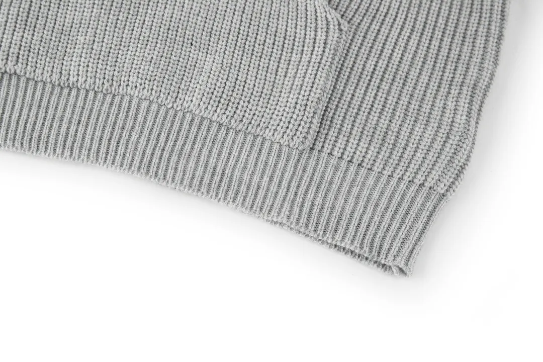 🅿️510 [Original quality] Celine 22FW patch hooded sweater (grey) The original version was purchased and developed for 12,500. The fabric is made of 75 wool 25 angora rabbit fur that is closest to the original version. It is made of customized expanded blended wool. The upper body is comfortable and soft, and the weight is 700 grams. It is made of imported Stoll weaving with clear texture and 7-needle double ingot stitching method. The imported thickened felt cloth on the front chest is embroidered with letters using laser embroidery technology. High-energy laser beams are used for fine cutting and embroidery on the fabric. The letter material is made of wool superfiber positioning laser embroidery, which combines the strength of wool. Natural softness and durability of microfiber, the laser beam is used to precisely embroider at designated positions to achieve a highly precise embroidery effect. The letters have smooth lines and clear edges. The felt must be washed after embroidery to make it fluffy and more coordinated with the clothes. Thin felt is used for embroidery on the market and cannot be washed. Customized letter engraved white alloy tail clip, custom-woven and dyed cotton textured round rope, complete three-label accessories, OS loose version design, different from the market version. Size:S-M-L-XL