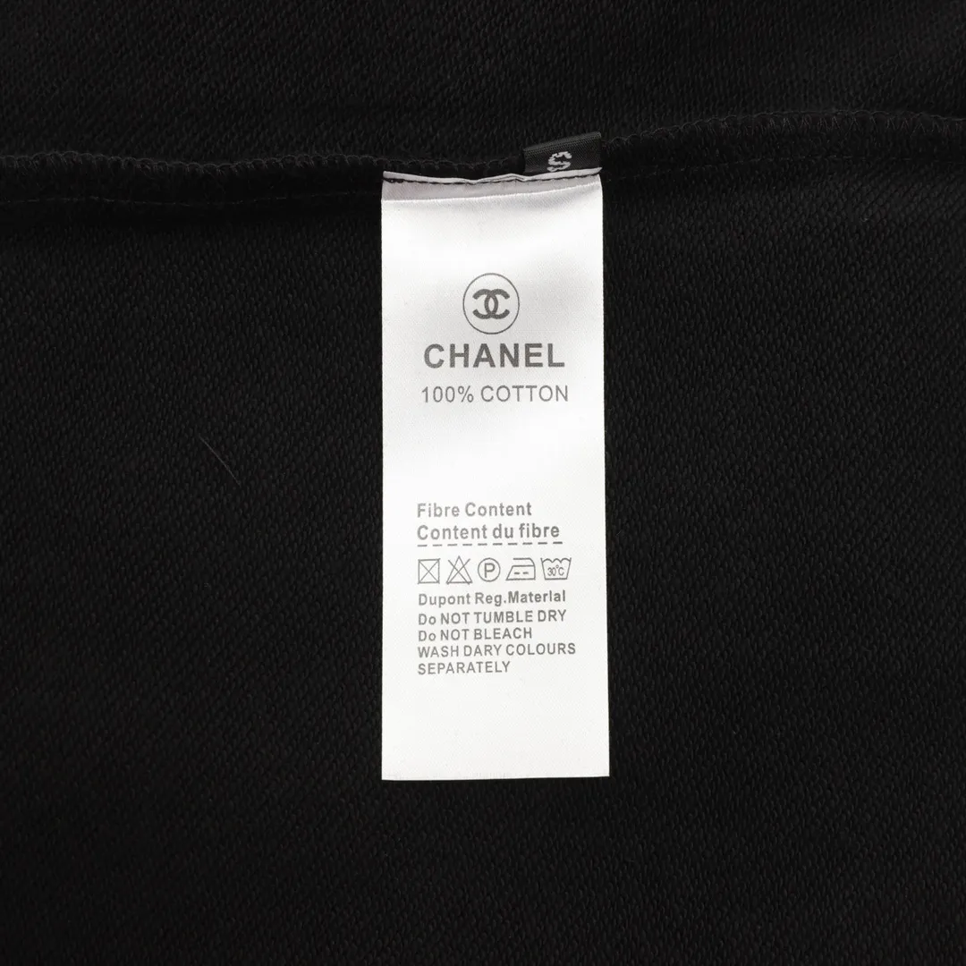 🅿️500 CHANEL 25FW Silicone small label round neck sweatshirt 480g high-grade combed cotton fabric Counter collar label Purchasing grade white thick plate hang tag Original hanging beads Three-dimensional foam printing on the front and back Strong sense of layering Same style for men and women Couple style Oversize version Loose Size: S-XL