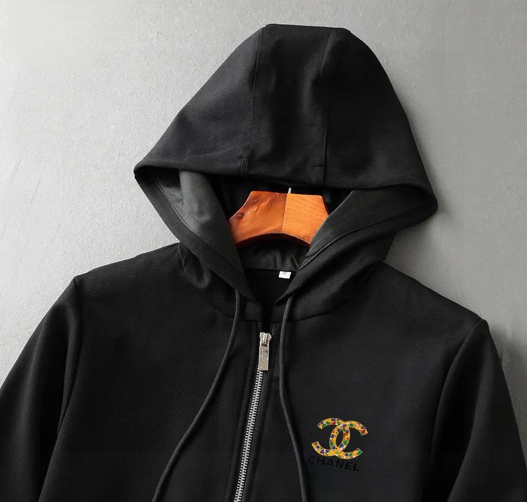🅿️460 brand [CHANEL Chanel] (velvet and thickened) 2025 autumn and winter new products, stars’ favorite fashion-flavored casual suits, clean and neat tailoring, full of urban style. Made of high-quality custom-made fabrics, the inner warmth is excellent, the hand feels soft and dry, and the upper body effect is crisp and stylish. The three-dimensional cutting process and the pattern are all of high standards, and the silhouette version has the right benefits! It is not tight at all, and you feel good when you put it on. So many top-quality raw materials create high-end products with unparalleled value. It is the first choice for high-end fashion people. (Size: M-4XL can wear up to 200 pounds)