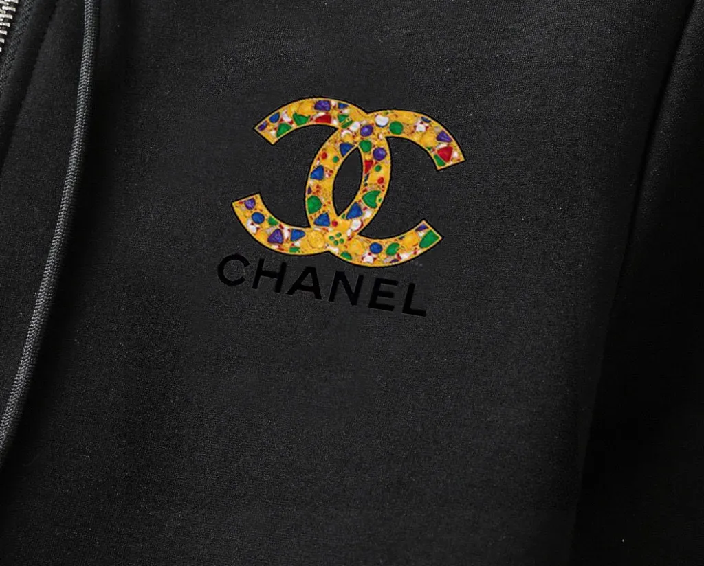 🅿️460 brand [CHANEL Chanel] (velvet and thickened) 2025 autumn and winter new products, stars’ favorite fashion-flavored casual suits, clean and neat tailoring, full of urban style. Made of high-quality custom-made fabrics, the inner warmth is excellent, the hand feels soft and dry, and the upper body effect is crisp and stylish. The three-dimensional cutting process and the pattern are all of high standards, and the silhouette version has the right benefits! It is not tight at all, and you feel good when you put it on. So many top-quality raw materials create high-end products with unparalleled value. It is the first choice for high-end fashion people. (Size: M-4XL can wear up to 200 pounds)