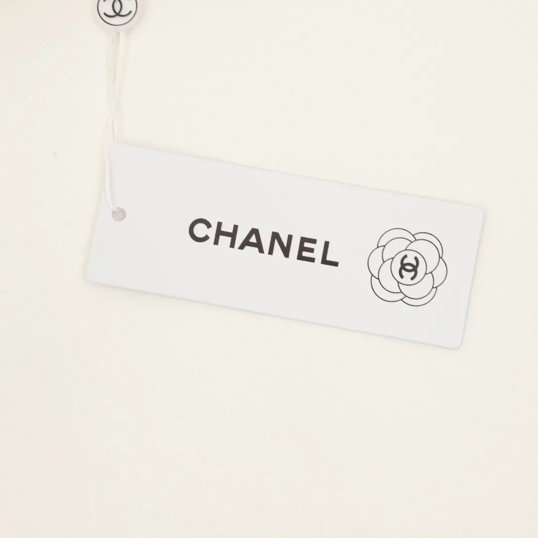 🅿️500 CHANEL 25FW Silicone small label round neck sweatshirt 480g high-grade combed cotton fabric Counter collar label Purchasing grade white thick plate hang tag Original hanging beads Three-dimensional foam printing on the front and back Strong sense of layering Same style for men and women Couple style Oversize version Loose Size: S-XL