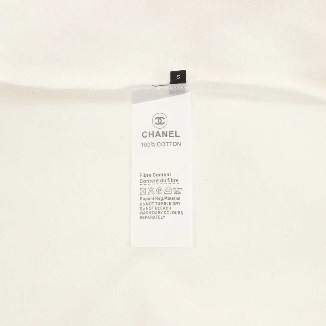 🅿️500 CHANEL 25FW Silicone small label round neck sweatshirt 480g high-grade combed cotton fabric Counter collar label Purchasing grade white thick plate hang tag Original hanging beads Three-dimensional foam printing on the front and back Strong sense of layering Same style for men and women Couple style Oversize version Loose Size: S-XL