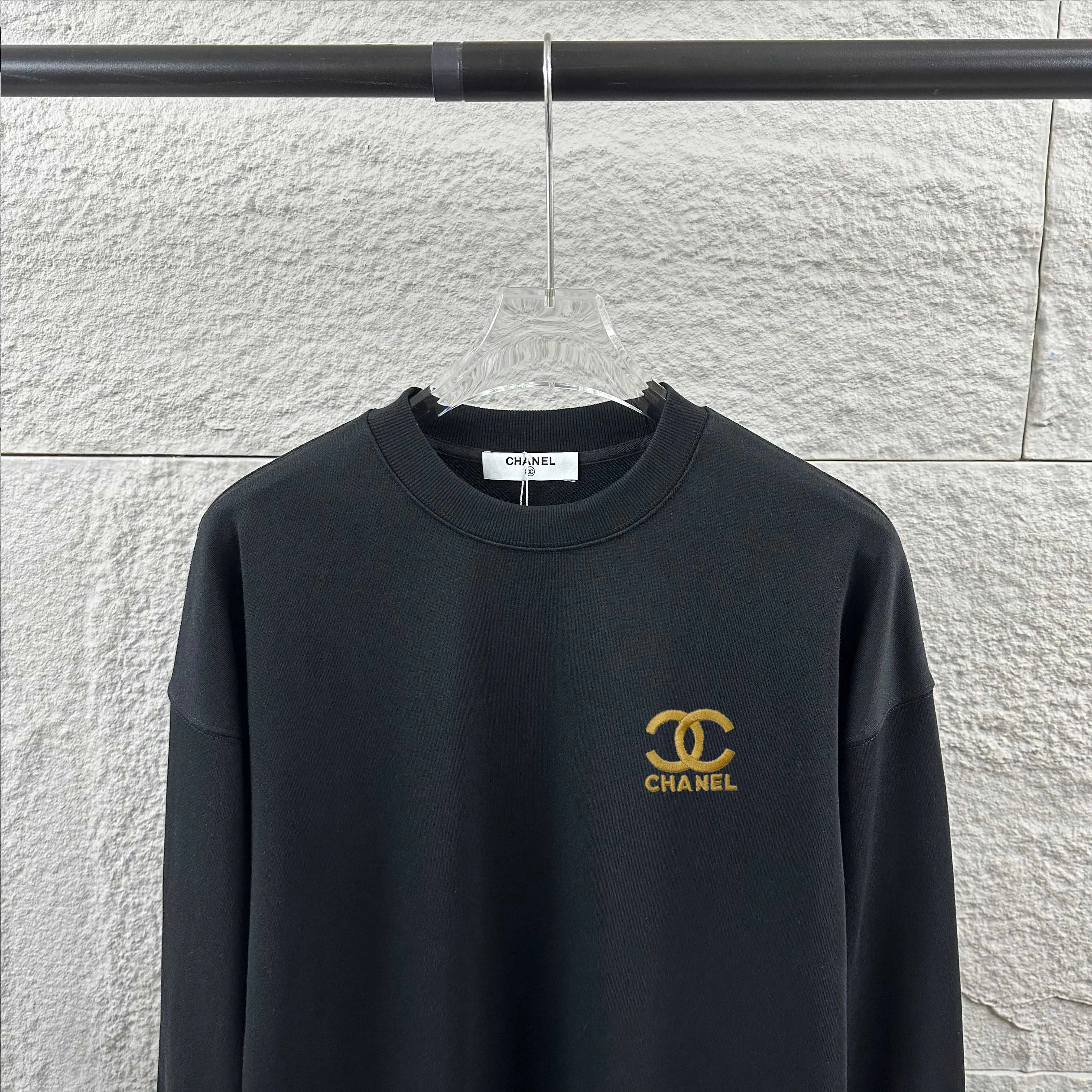 🅿️250 Chane*Chanel*er 2025 early autumn and winter new style, classic letter totem cross embroidery, custom terry fabric, long-sleeved round neck sweatshirt, same style for men and women. Size: S (90-130 pounds) M (120-150 pounds) L (140-165 pounds) XL (160-180 pounds) XXL (180-210 pounds) Color: black white