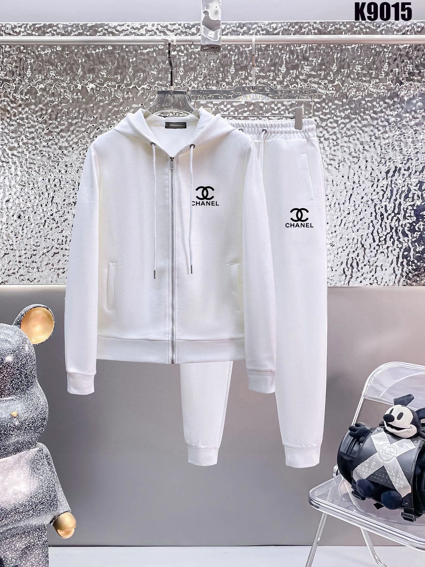 🅿️420 [CHANEL Chanel] (Fat Man Gospel) hot-selling suit is coming. Focus on the original version of the official website. 2025 new hot-selling cardigan and sweatshirt suit. The original order is the best. 🇭🇰The meticulous work of top designers. Just for a fitting and perfect upper body effect. All-natural high-quality Roman cotton 100%, close-fitting comfort, noble and elegant! Original hardware embodies elegance and nobility! Counter size: M-5XL (maximum wear up to 220 pounds)