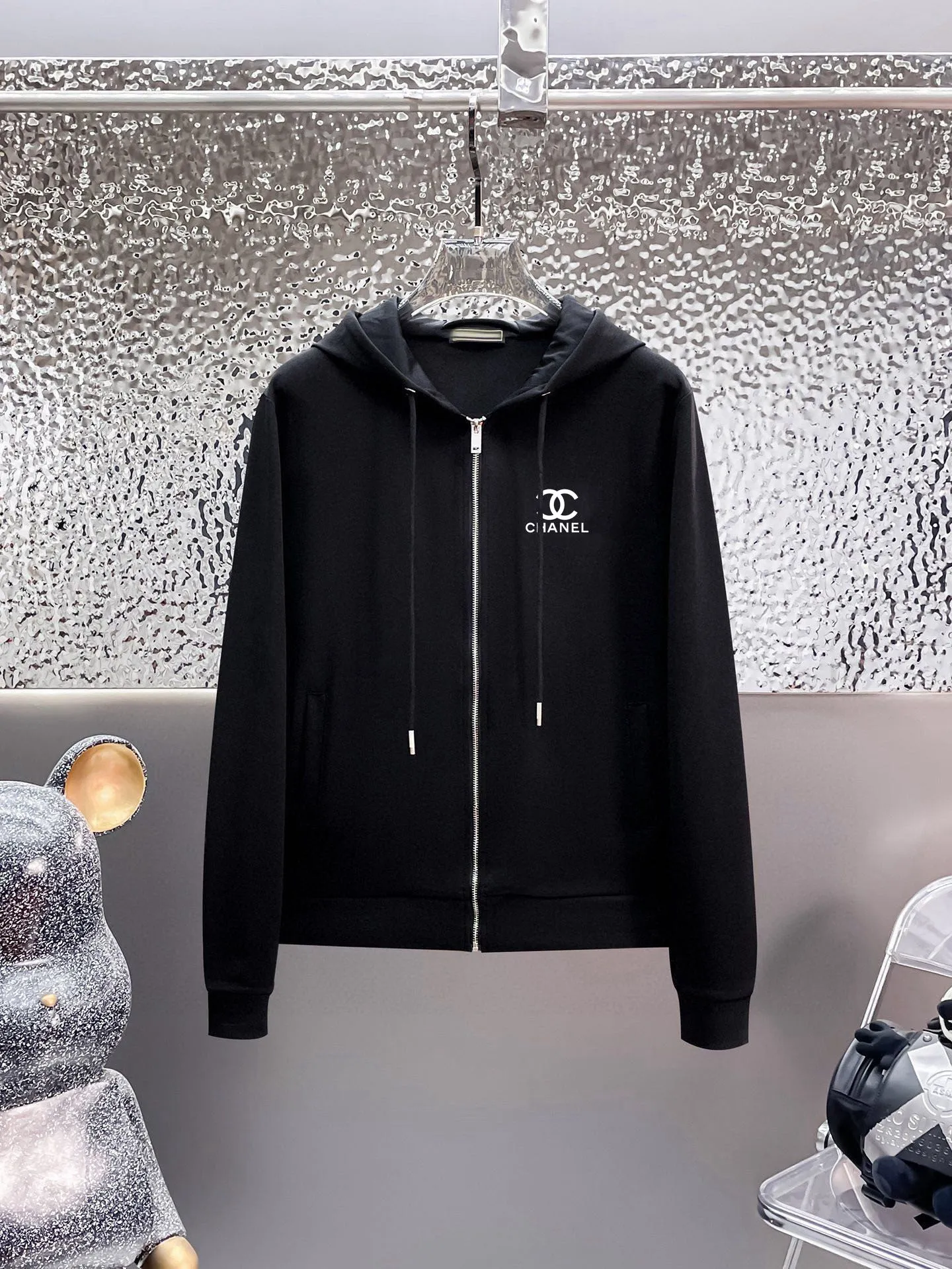 🅿️420 [CHANEL Chanel] (Fat Man Gospel) hot-selling suit is coming. Focus on the original version of the official website. 2025 new hot-selling cardigan and sweatshirt suit. The original order is the best. 🇭🇰The meticulous work of top designers. Just for a fitting and perfect upper body effect. All-natural high-quality Roman cotton 100%, close-fitting comfort, noble and elegant! Original hardware embodies elegance and nobility! Counter size: M-5XL (maximum wear up to 220 pounds)