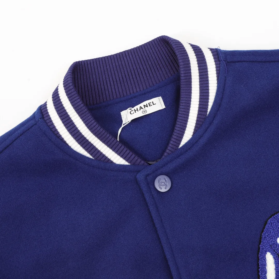 🅿️620 CHANEL/Chanel patchwork flocked embroidered baseball jacket jacket Warm reminder: It is recommended to hand wash or dry clean! ! This year is particularly popular. Baseball uniform jackets are available at all levels on the market (you must compare the details). The most powerful quality control. Baseball uniforms have been produced and researched for 7 years. The details are exquisite. With it, you will be the most handsome boy in the world. The fully painted four-button buckle (button with LOGO), the fabric is customized for more than a month. It is not ready-made in the market. It is made of wool blend, custom-woven and dyed. It has high color fastness. It is recommended to hand wash or dry clean for the first time. "Custom-woven knitted rib at the hem", the lining is made of silky and delicate cupro fiber material, which can be worn directly next to the body. It is extremely comfortable, a heavyweight item, purchase version! Size：XS-L
