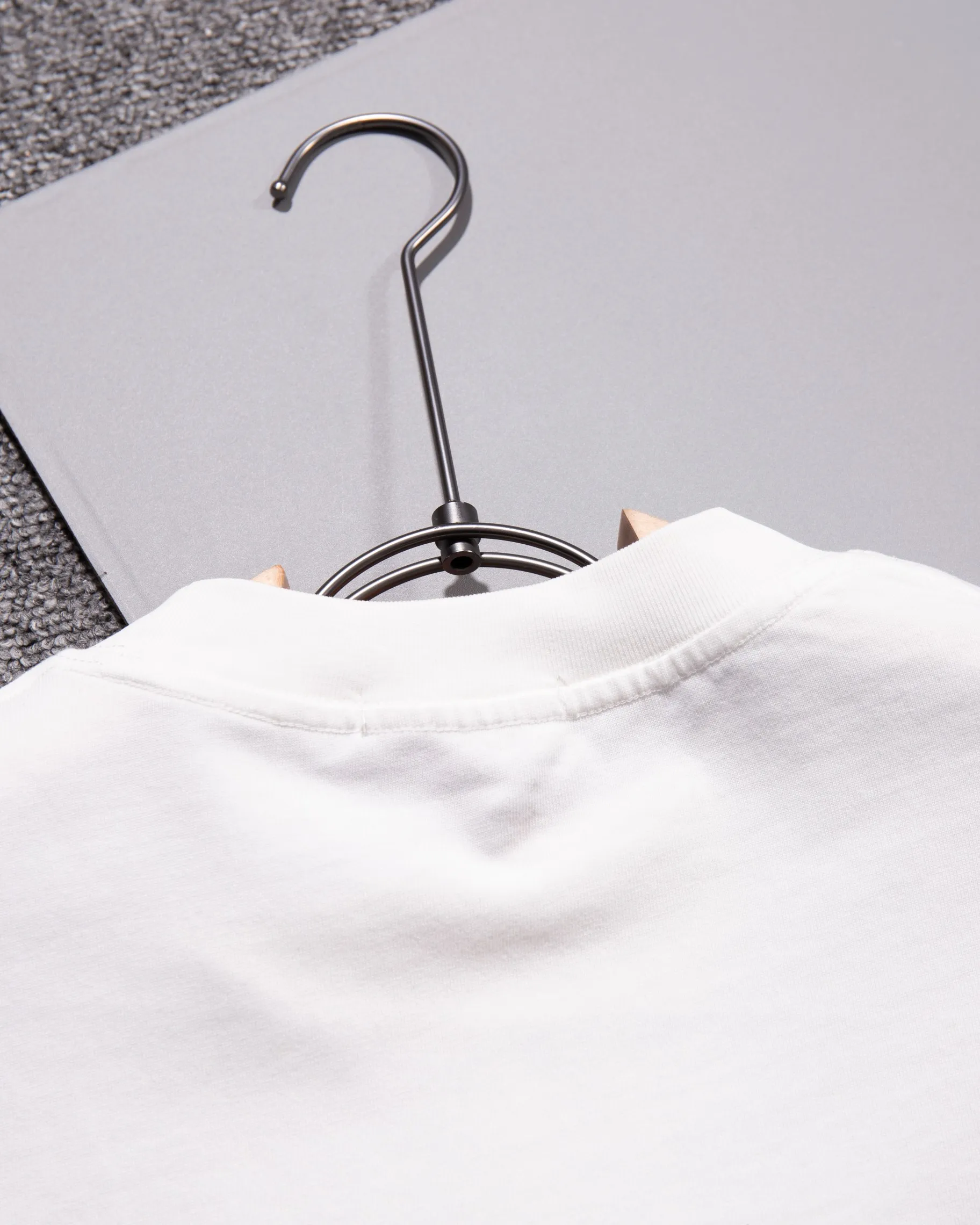 🅿️210 CHANEL Round neck short-sleeved T-shirt, towel embroidered letter LOGO🪡 small label logo, official synchronization, 1:1 original mold opening, fashion personality, versatile trend, pure original quality, original washed fabric, tag, collar label, washed wheat, three complete labels, color: black, white. Size: S M L XL