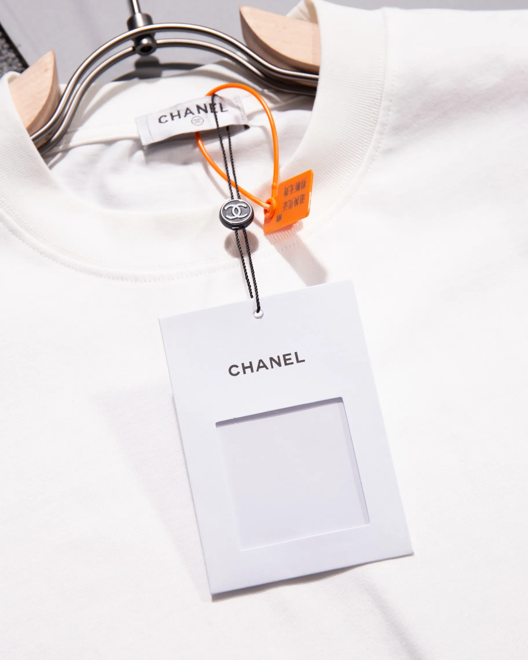 🅿️210 CHANEL Round neck short-sleeved T-shirt, towel embroidered letter LOGO🪡 small label logo, official synchronization, 1:1 original mold opening, fashion personality, versatile trend, pure original quality, original washed fabric, tag, collar label, washed wheat, three complete labels, color: black, white. Size: S M L XL