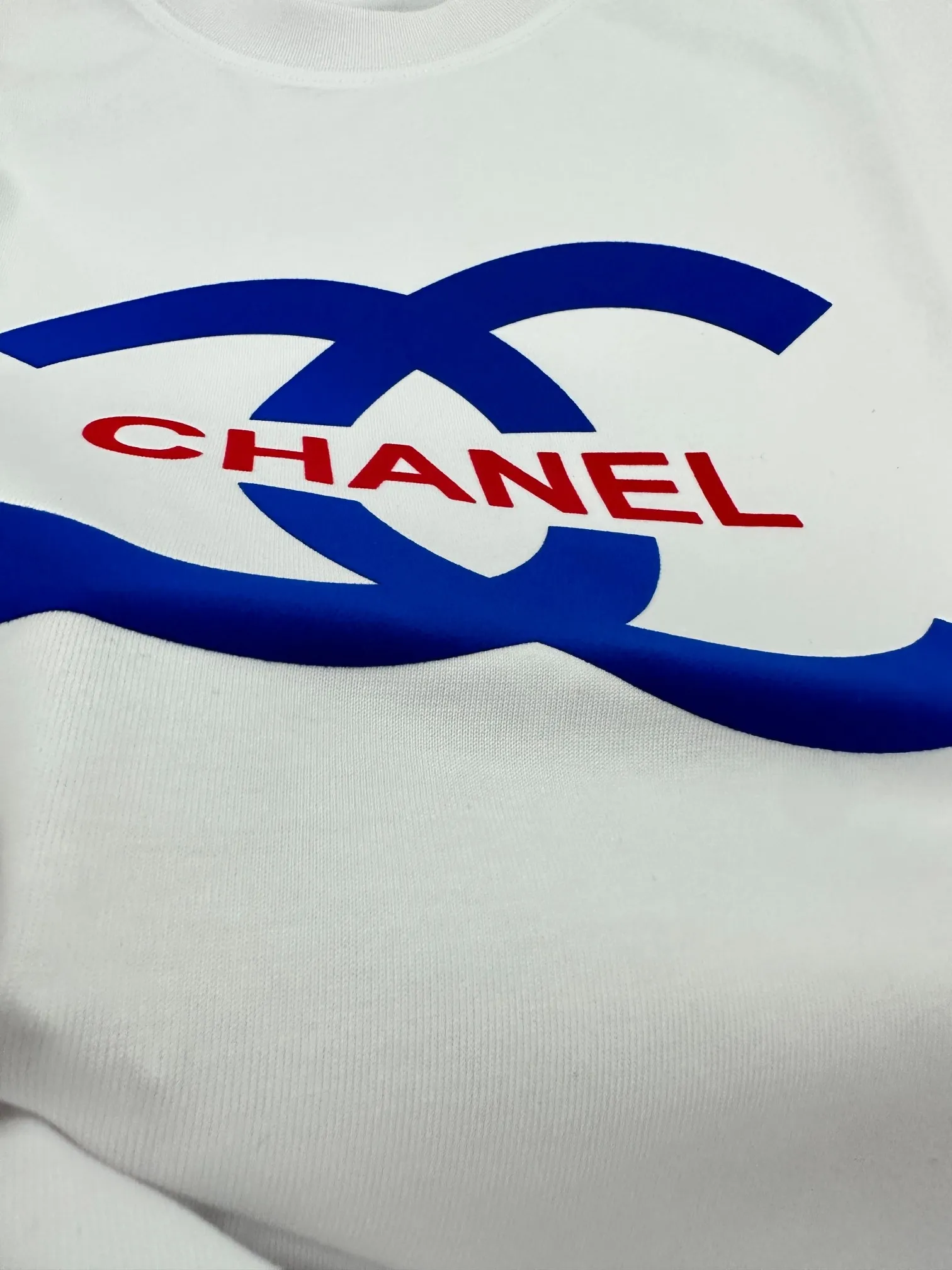 🅿️180 CHANE*Chanel*er 2025 spring and summer new style Classic letter totem Three-dimensional flocking technology Customized double yarn plain cotton fabric Short-sleeved T-shirt Uniform style for men and women Color: black white Size: S (90-130 pounds) M (120-150 pounds) L (140-165 pounds) XL (160-180 pounds) XXL (180-210 pounds)