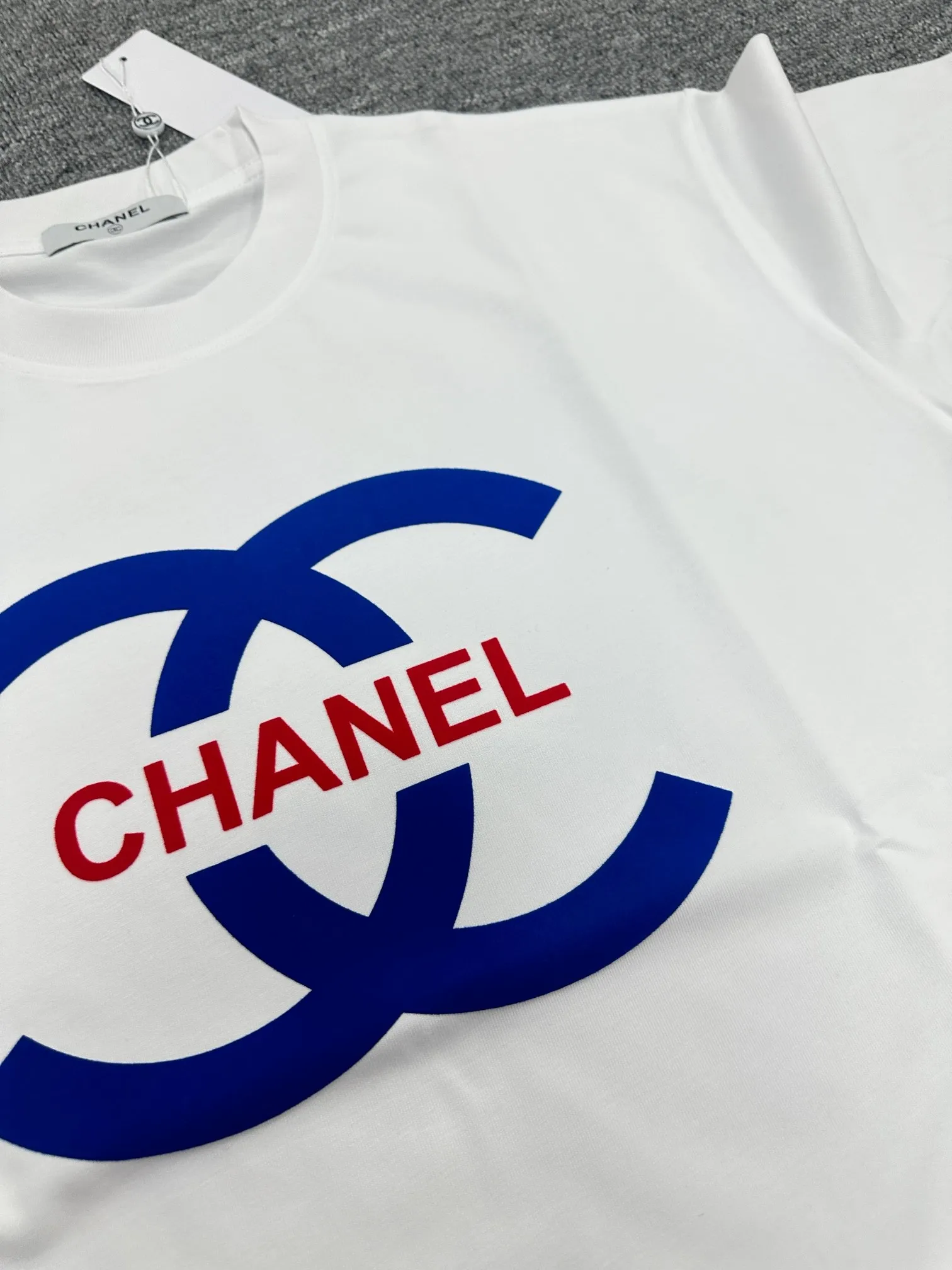 🅿️180 CHANE*Chanel*er 2025 spring and summer new style Classic letter totem Three-dimensional flocking technology Customized double yarn plain cotton fabric Short-sleeved T-shirt Uniform style for men and women Color: black white Size: S (90-130 pounds) M (120-150 pounds) L (140-165 pounds) XL (160-180 pounds) XXL (180-210 pounds)