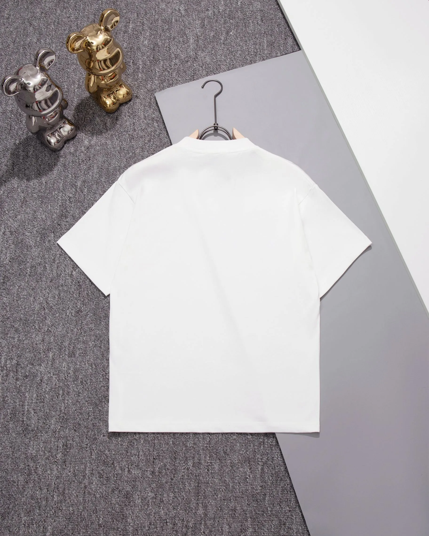 🅿️200 CHANEL Chanel round neck short-sleeved T-shirt embroidered 🪡 small label LOGO official synchronization 1:1 original mold opening fashion personality versatile trend pure original quality original washed fabrics hang tag collar label washed wheat three labels complete Color: Black. White. Size: S M L XL