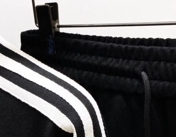 🅿️580 [CHANEL Chanel] Hot-selling suit is coming. Focus on the original version of the official website. 2025 new hot-selling cardigan and sweatshirt suit. The original order is the best. 🇭🇰The meticulous work of top designers. Just for a fitting and perfect upper body effect. All-natural high-quality Tencel Roman cotton 100%, close-fitting comfort, noble and elegant! Original hardware embodies elegance and nobility! Counter size: M-3XL (maximum wear up to 190 pounds)