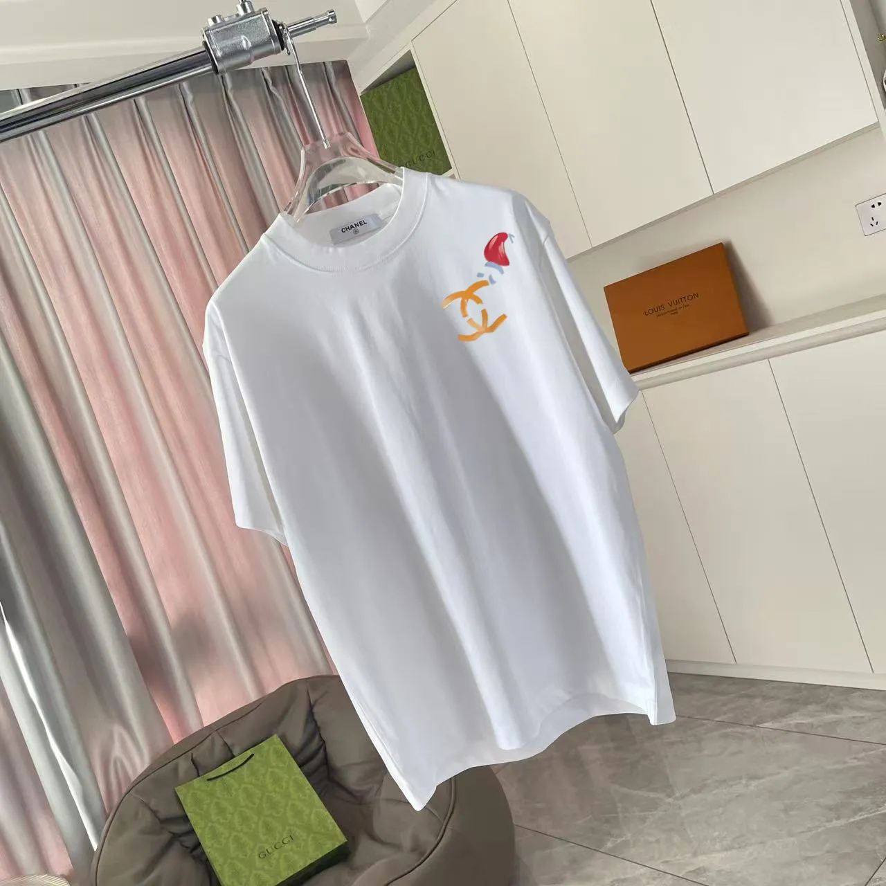 🅿️180 CHANEL 2025 spring and summer new style Double C letter logo printing short-sleeved T-shirt Customized fabric 300g Same style for men and women Size: S M L XL XXL five codes Color: black white pink rose red