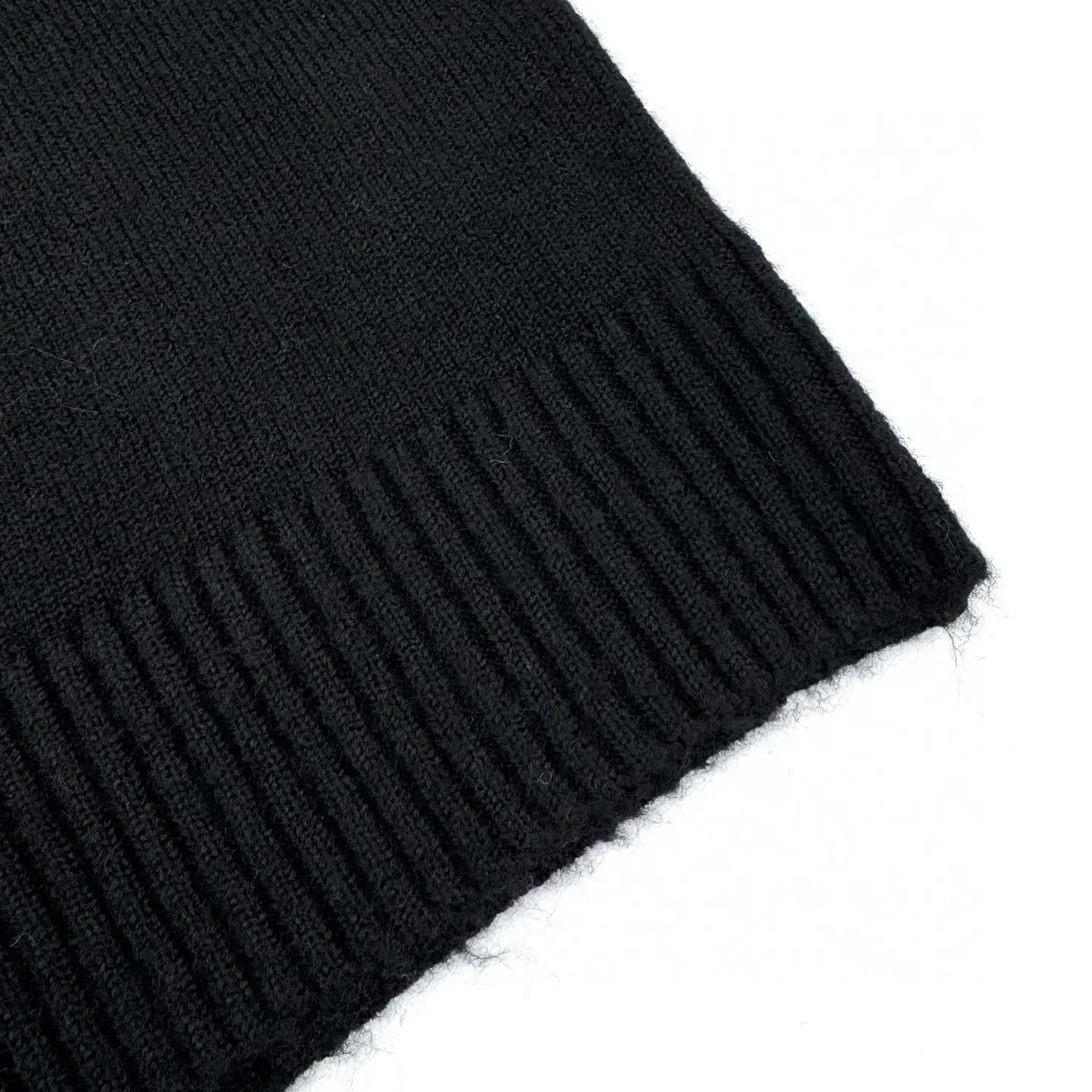 🅿️500 [Exclusive supply] Chanel schoolbag button crew neck sweater (black) The fabric is made of custom-woven floral velvet with wool fabric. It has a natural luster and is soft and skin-friendly. It is based on deep black. It is not noisy but has its own light. The shoulders are cleverly integrated into the iconic Chanel schoolbag button design. It is like a smart musical note. It injects a luxurious soul into the simple silhouette. It fits the body lines with a lazy yet elegant posture. It is more calm and restrained under the black rendering. It forms an elegant scenery by itself, using three-dimensional seams. It uses specific sewing methods at the seams to make clothes more three-dimensional and fit the body. The workmanship is cumbersome and complex, and manual sewing machines are required to start and nail the buttons. Precisely start the needle at the starting point of the buttons. Use high-quality needle threads and special sewing machines to sew at a constant speed along the preset path to maintain uniform strength. Ensure beautiful seams, and soften and deodorize the garments through washing. The clothes are deeply cleaned and deodorized through professional washing equipment and specific detergents. Improves the feel and appearance of clothing. Size:38-40-42-44-46
