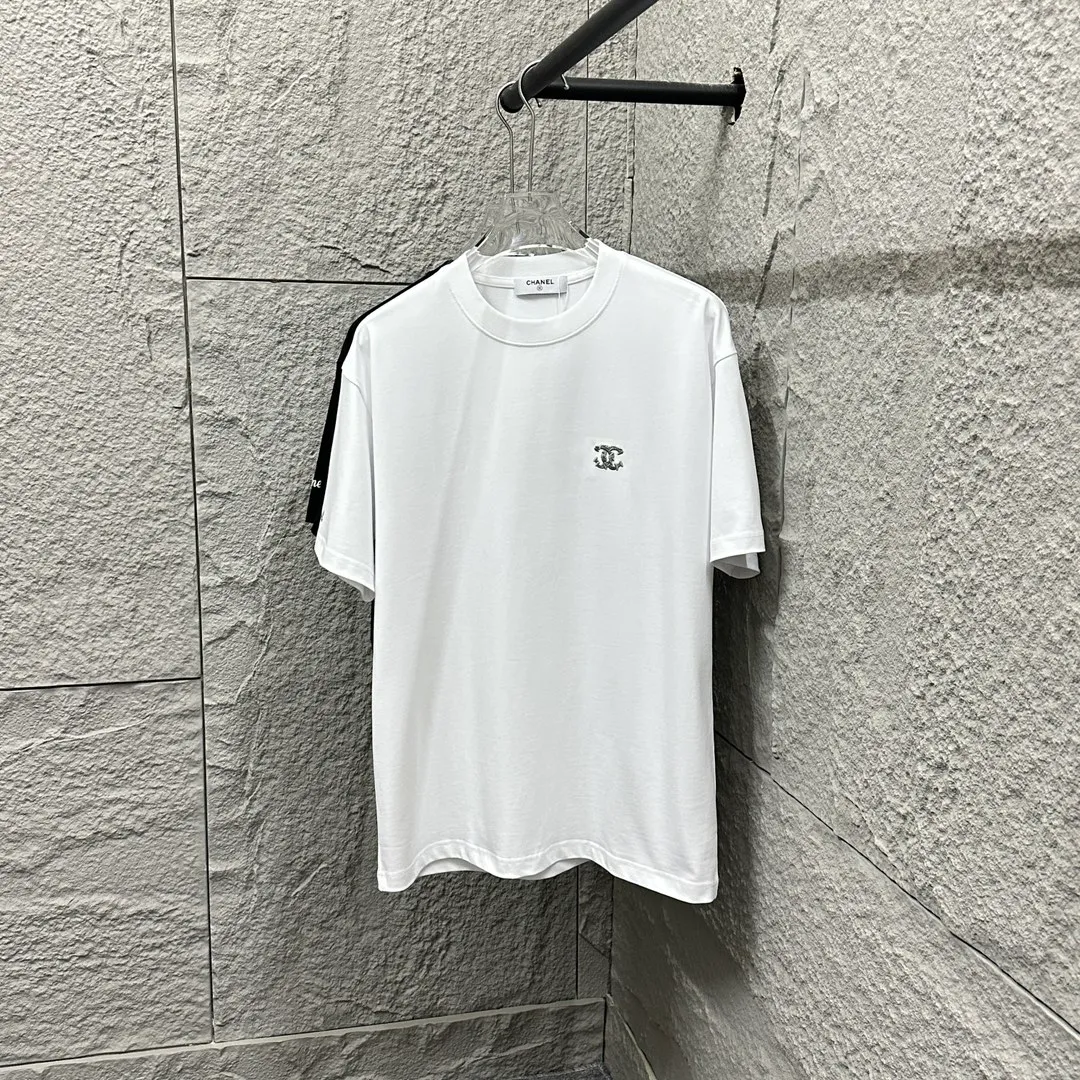 🅿️190 CHANE*Chanel*er 2025 spring and summer new style Classic bamboo letter embroidery Personalized three-dimensional silicone armband Customized double yarn plain cotton fabric Short-sleeved T-shirt Unisex Size: S (90-130 catties) M (120-150 catties) L (140-165 catties) XL (160-180 catties) XXL (180-210 pounds) Color: black white