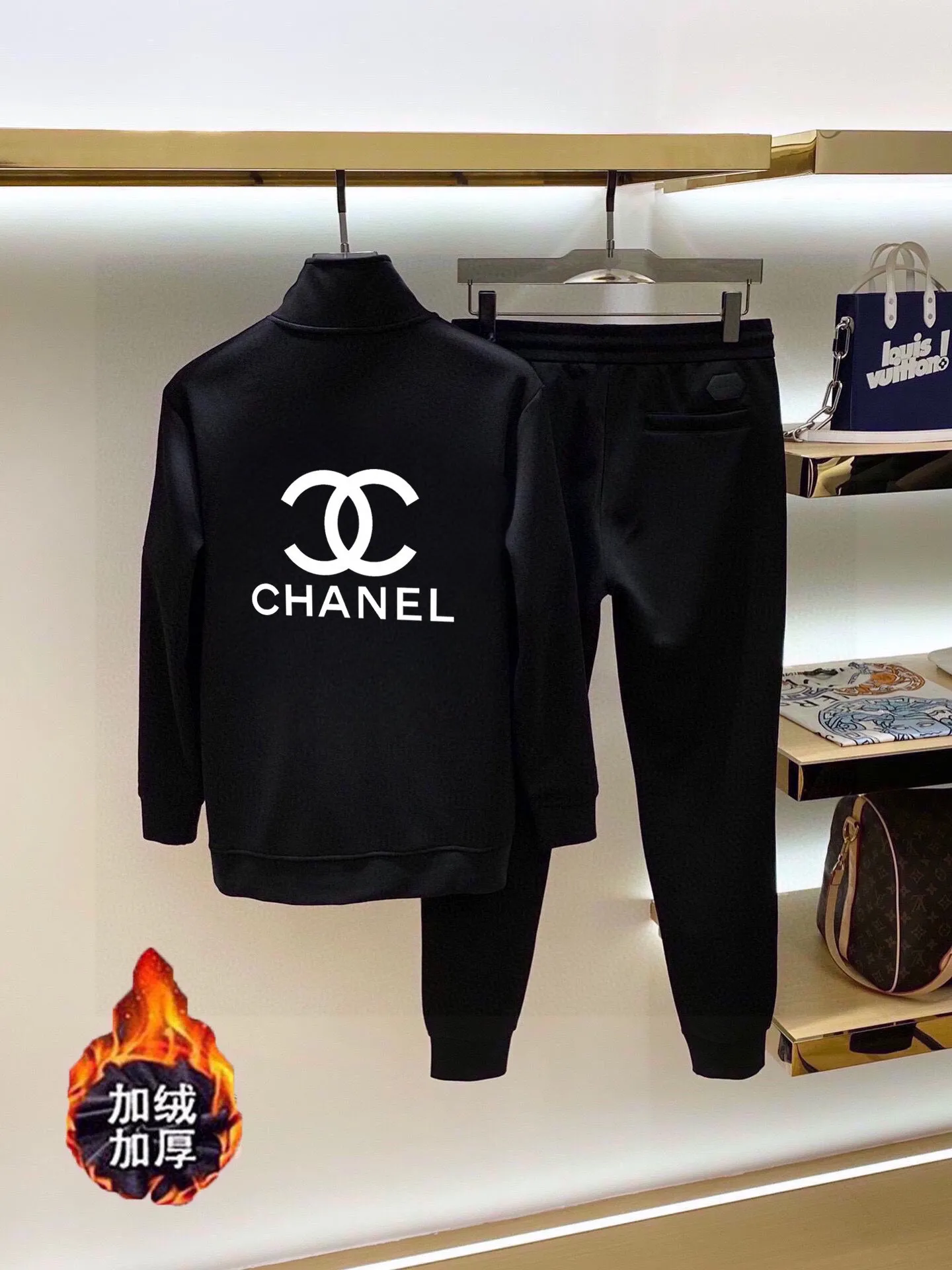 🅿️460 brand [CHANEL Chanel] (velvet and thickened) 2025 spring new product, celebrities' favorite fashion-flavored casual suit, clean and neat tailoring, full of urban style. Made of high-quality custom-made fabrics, the inner warmth is excellent, the hand feels soft and dry, and the upper body effect is crisp and stylish. The three-dimensional cutting process and the pattern are all of high standards, and the silhouette version has the right benefits! It is not tight at all, and you feel good when you put it on. So many top-quality raw materials create high-end products with unparalleled value. It is the first choice for high-end fashion people. (Size: M-4XL can wear up to 200 pounds)
