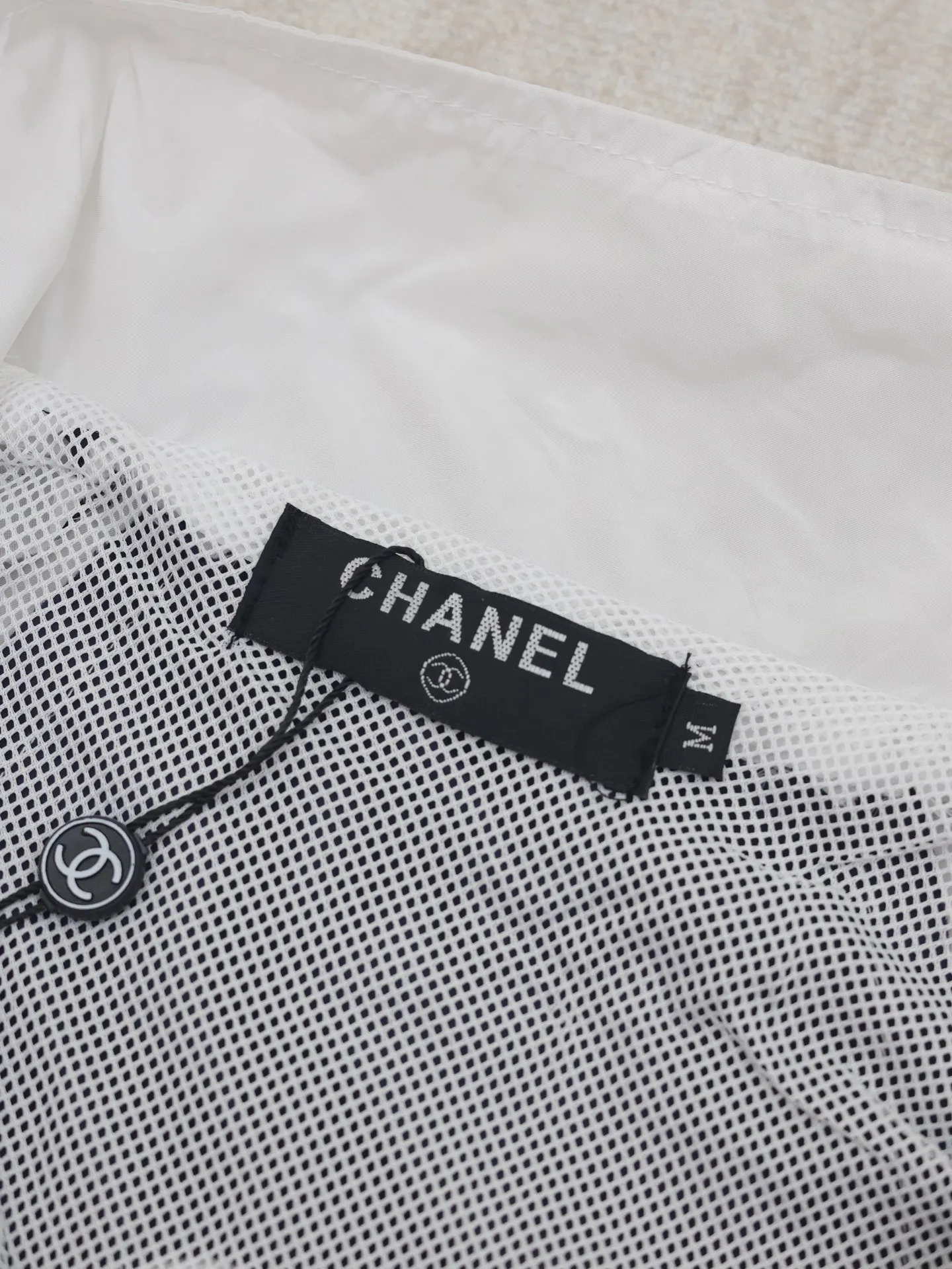 🅿️496 (one set is not sold separately) Chane*/Chanel 25 spring and summer new creative casual men's and women's same-style casual suits, which instantly kills the European and American trade private orders in the industry, the main item of the CHA**L family's 2022 official website, and the newly created letter logo pattern printing design! ! ! The upper body is super stylish. It is carefully produced by a trading company that specializes in overseas European and American orders. It is sold simultaneously in major Hong Kong and Macao famous stores. It is currently the most popular and versatile item on Chanel's official website! ! As a fashionable urban fashion item with unique temperament, it is made of classic slim fit, simple pattern design, and extraordinary new configuration. The fabric is made of top-grade polyester fabric supplied by customers. It feels smooth and drapey. I personally feel that a lot of effort has been put into the design of the pattern this time. Among tens of thousands of colors, Chanel's official designers carefully selected the most popular colors at the moment. The matching performance of this item is outstanding. The fineness of the fabric and the softness of the touch are unique advantages. It is a must-have for high-end fashion fans! ! ! There is really no need to say anything more about this classic and easy-to-wear style. As long as you choose it, it is absolutely suitable!  Size: M/L/XL/XXL
