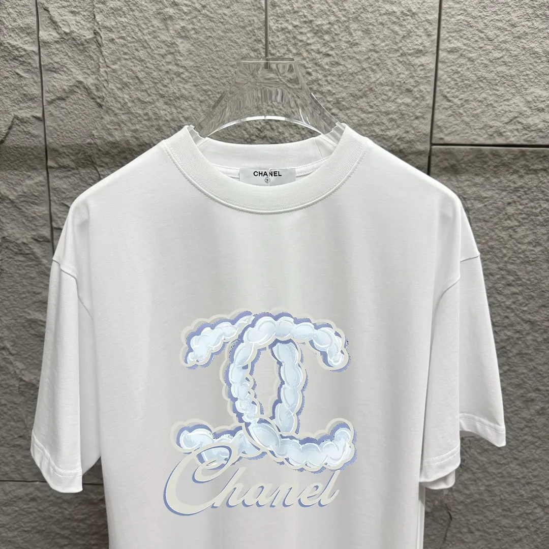 🅿️180 CHANE*Chanel*er 2025 spring and summer new style Classic cloud letter print Customized double yarn plain cotton fabric Short-sleeved T-shirt Unisex Size: S (90-130 catties) M (120-150 catties) L (140-165 catties) XL (160-180 catties) XXL (180-210 catties) Color: black white