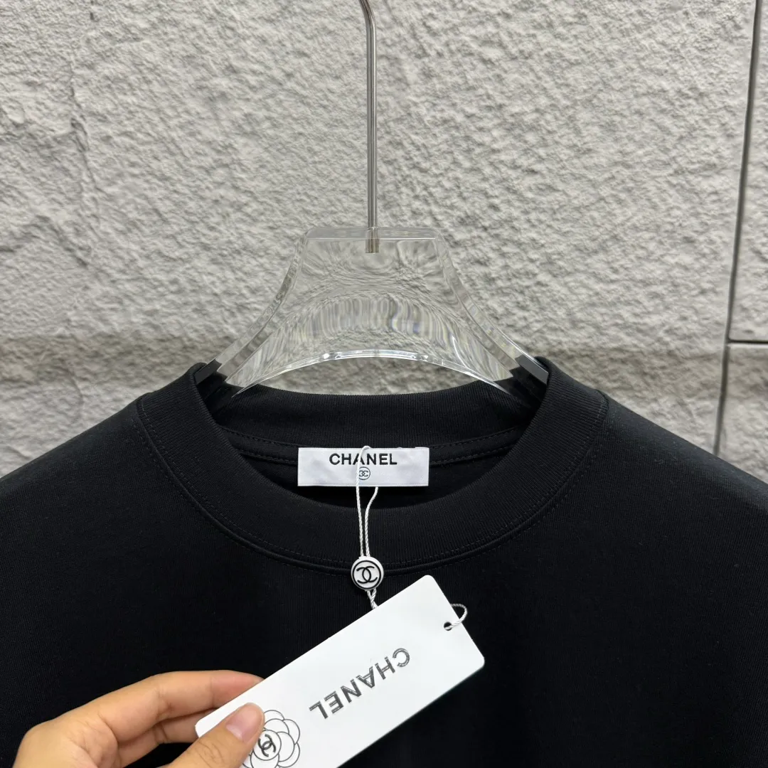 🅿️180 CHANE*Chanel*er 2025 spring and summer new style Classic cloud letter print Customized double yarn plain cotton fabric Short-sleeved T-shirt Unisex Size: S (90-130 catties) M (120-150 catties) L (140-165 catties) XL (160-180 catties) XXL (180-210 catties) Color: black white