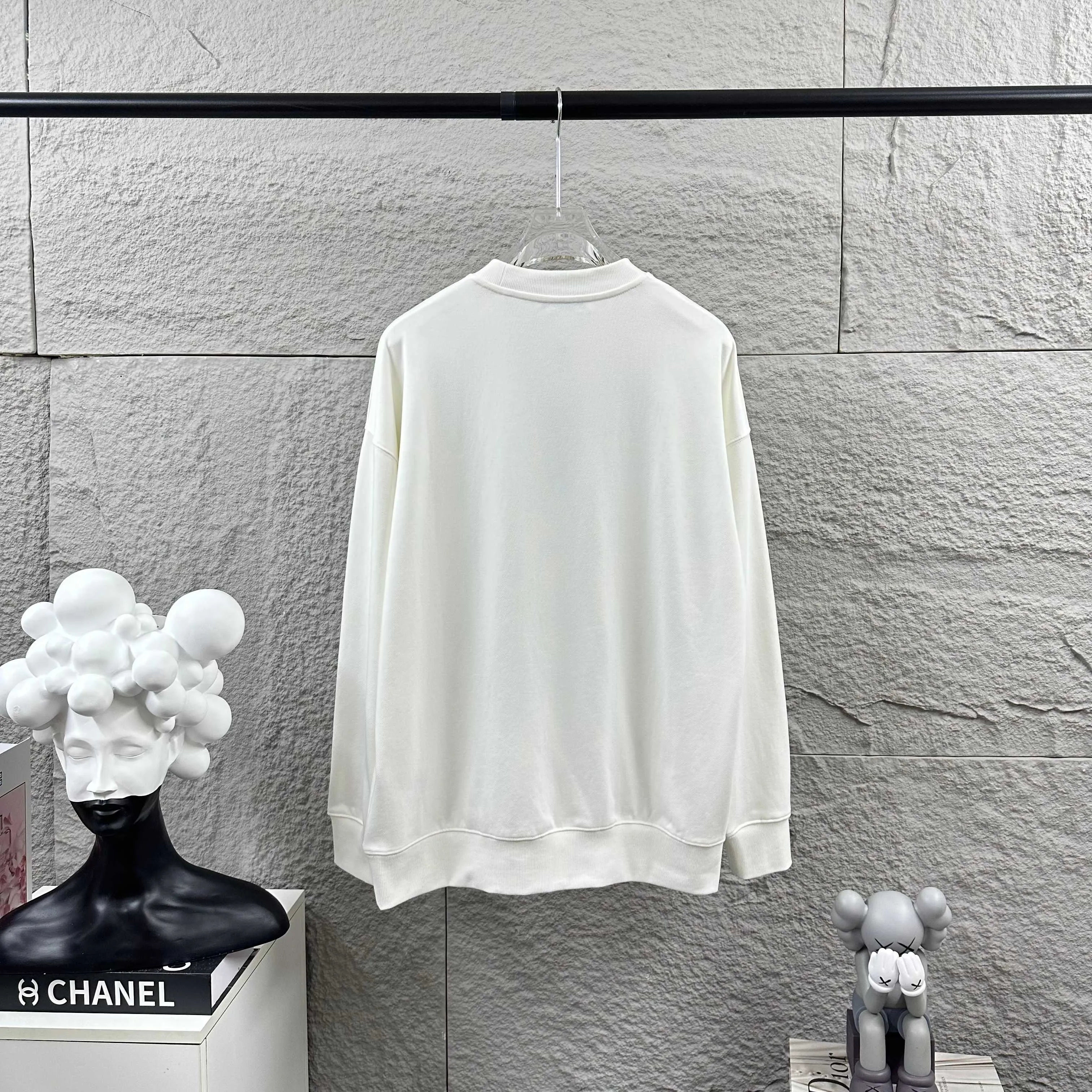 🅿️250 Chane*Chanel*er 2025 early autumn and winter new style, classic letter totem cross embroidery, custom terry fabric, long-sleeved round neck sweatshirt, same style for men and women. Size: S (90-130 pounds) M (120-150 pounds) L (140-165 pounds) XL (160-180 pounds) XXL (180-210 pounds) Color: black white