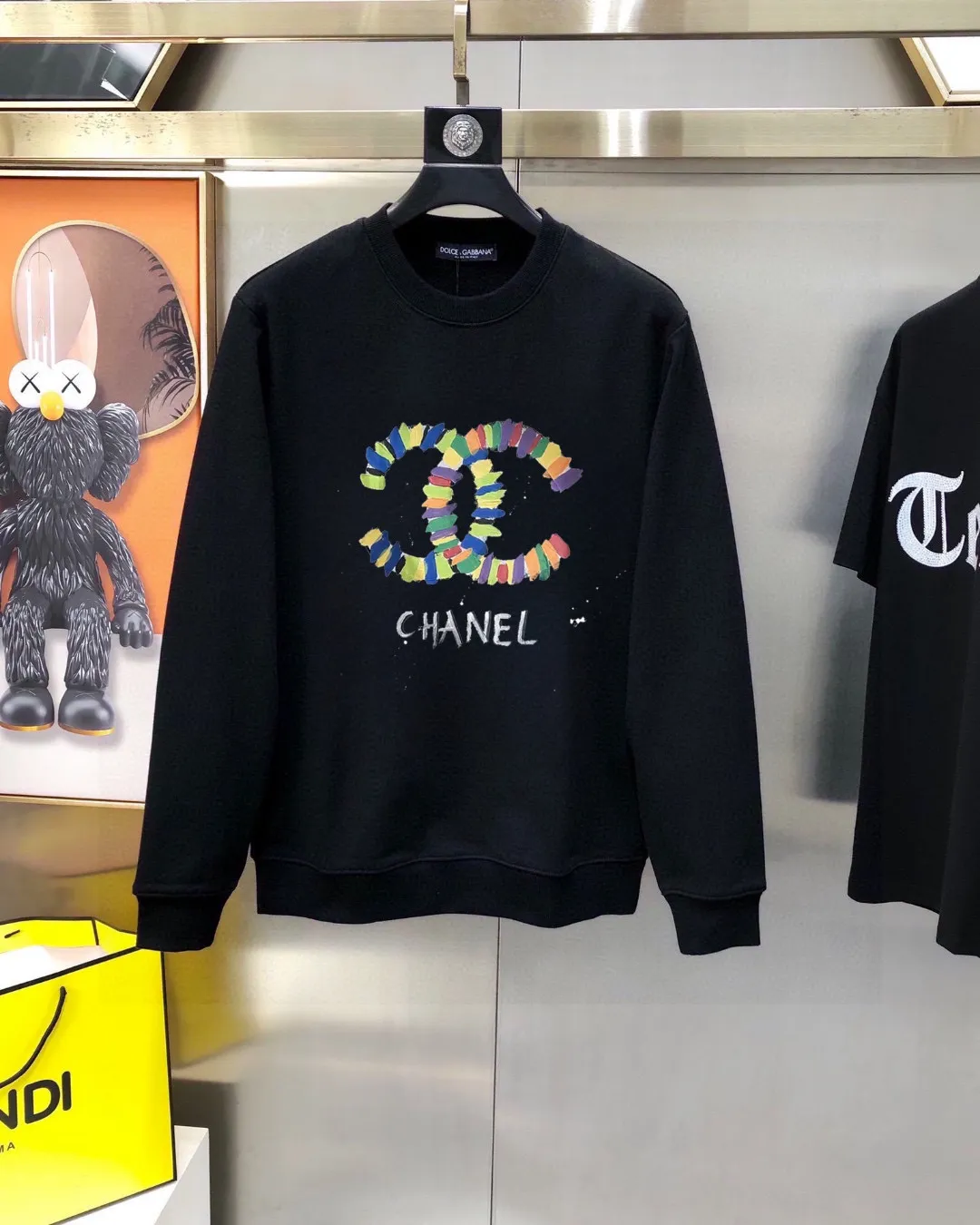 🅿️220 brand [CHANEL Chanel] (good news for fat people) 2025ss autumn latest long-sleeved round-neck sweatshirt, on sale simultaneously on the official website. Refreshing and breathable. Made of top Tencel Roman. Comfortable and soft. 3D three-dimensional clarity. Super fashion sense. Great gift for personal use. Size: M-5XL (can wear up to 220 pounds)