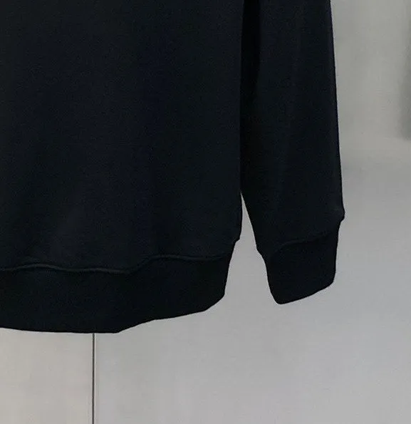 🅿️220 brand [CHANEL Chanel] (good news for fat people) 2025ss autumn latest long-sleeved round-neck sweatshirt, on sale simultaneously on the official website. Refreshing and breathable. Made of top Tencel Roman. Comfortable and soft. 3D three-dimensional clarity. Super fashion sense. Great gift for personal use. Size: M-5XL (can wear up to 220 pounds)