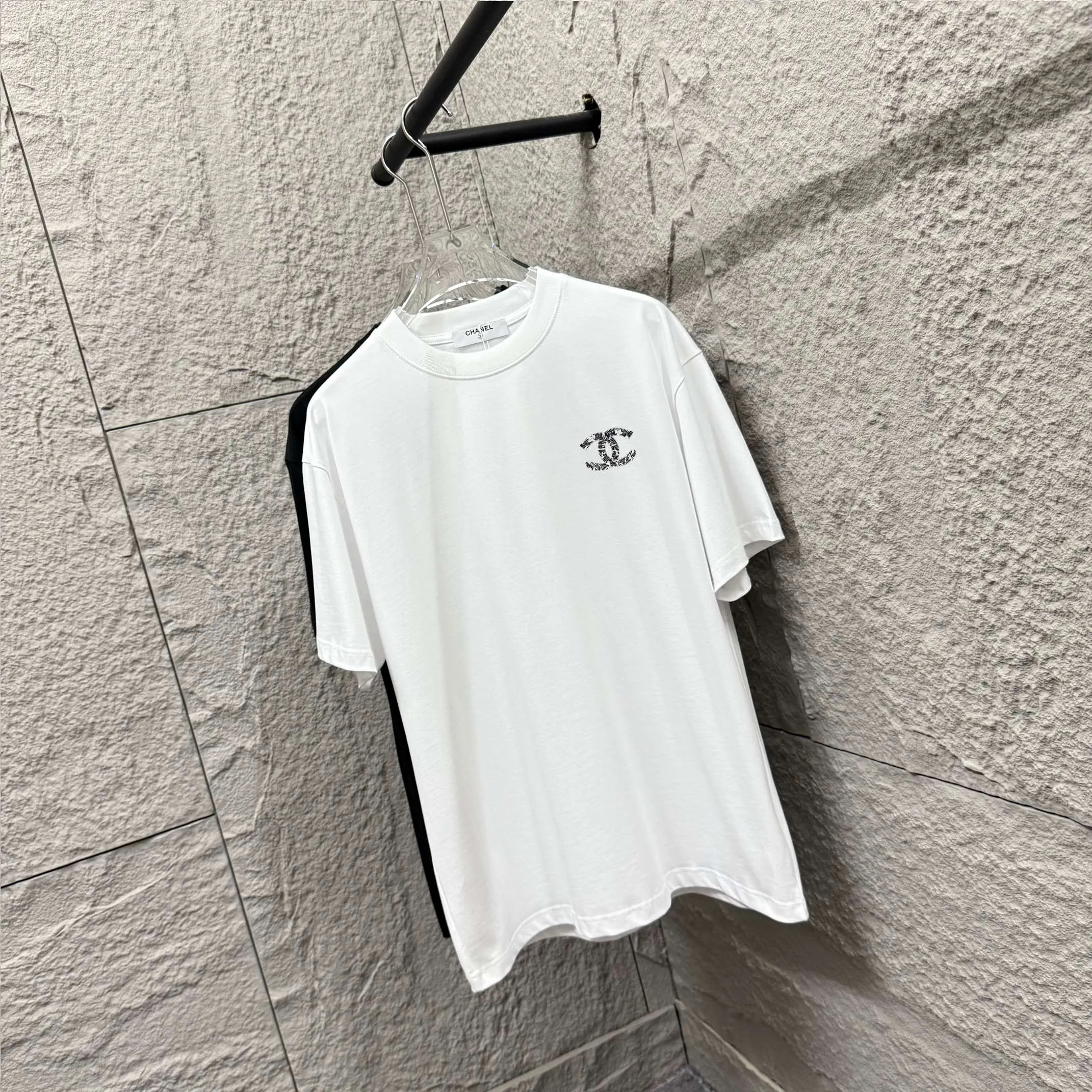 🅿️180 Chane*Chanel*2025 spring and summer new style Classic letter totem cross embroidery Customized double yarn plain cotton fabric Short-sleeved T-shirt Unisex Size: S (90-130 pounds) M (120-150 pounds) L (140-165 pounds) XL (160-180 pounds) XXL (180-210 pounds) Color: black white