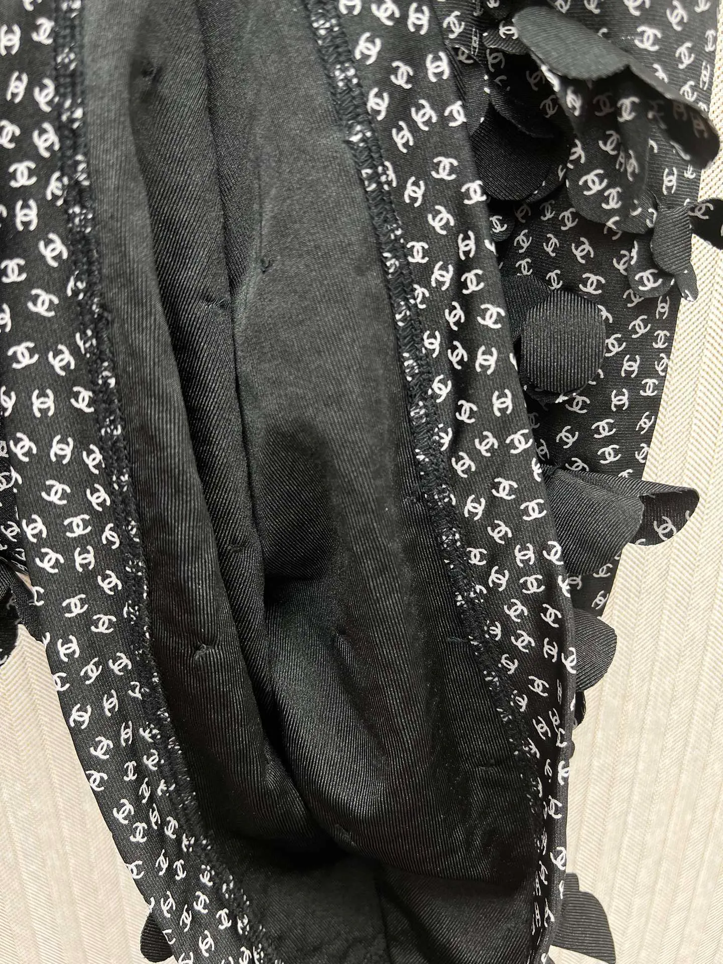 Chanel 25ss new Coco Beach beach series printed stretch mesh shirt suit for women, black, size: S.M.L.