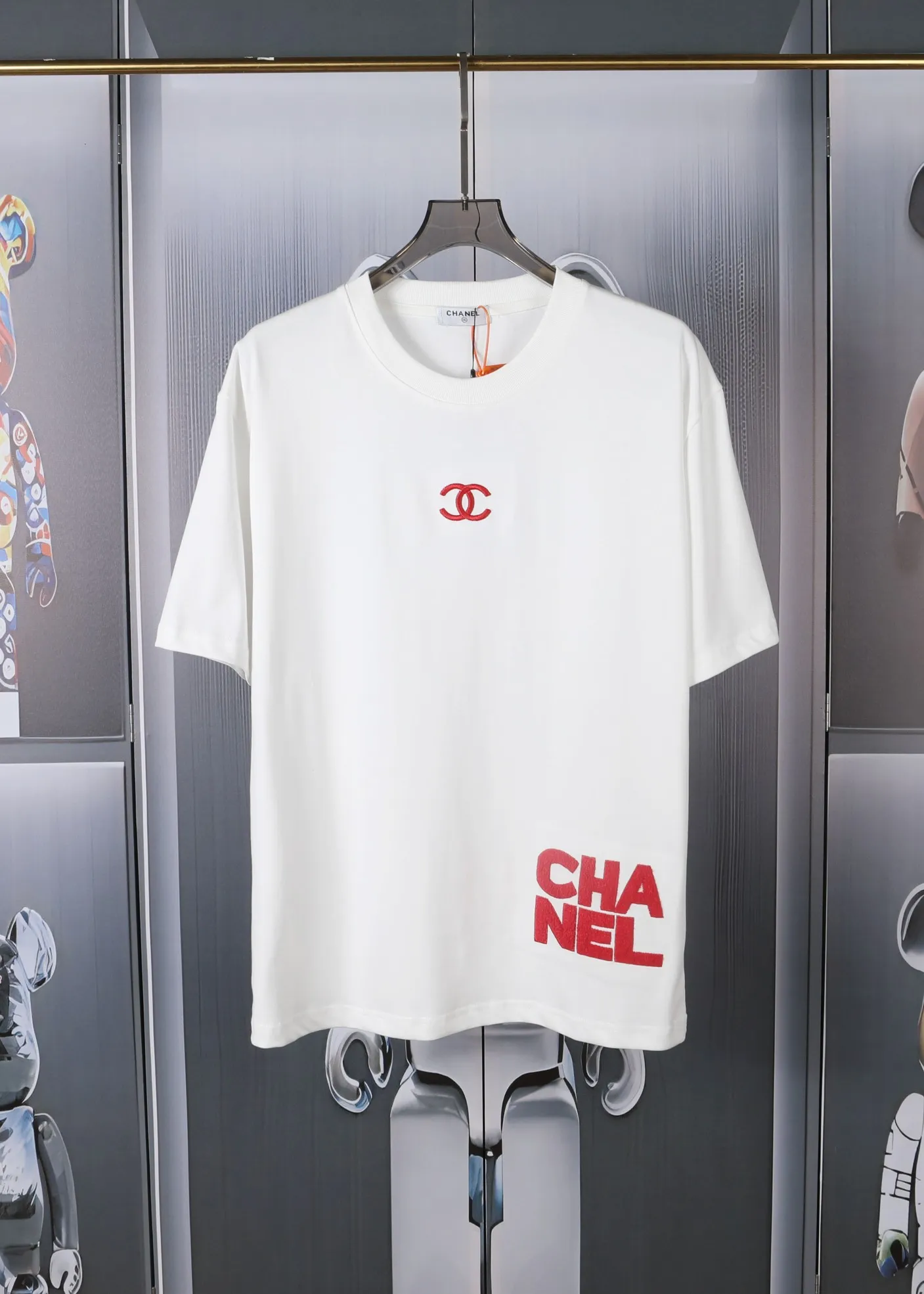🅿️190 CHANEL Chanel towel embroidered short sleeves. High-end Lg embroidery on the front. English letters are embroidered with high-quality toothbrushes to present a clean and general appearance. The fabric is custom dyed. Comfortable and soft. Complete with three labels, full of practicality and high-end. Same style for men and women. It is a practical item that is necessary for daily use. Color Black White Plum Red Size: S M L XL (Style No. E503)