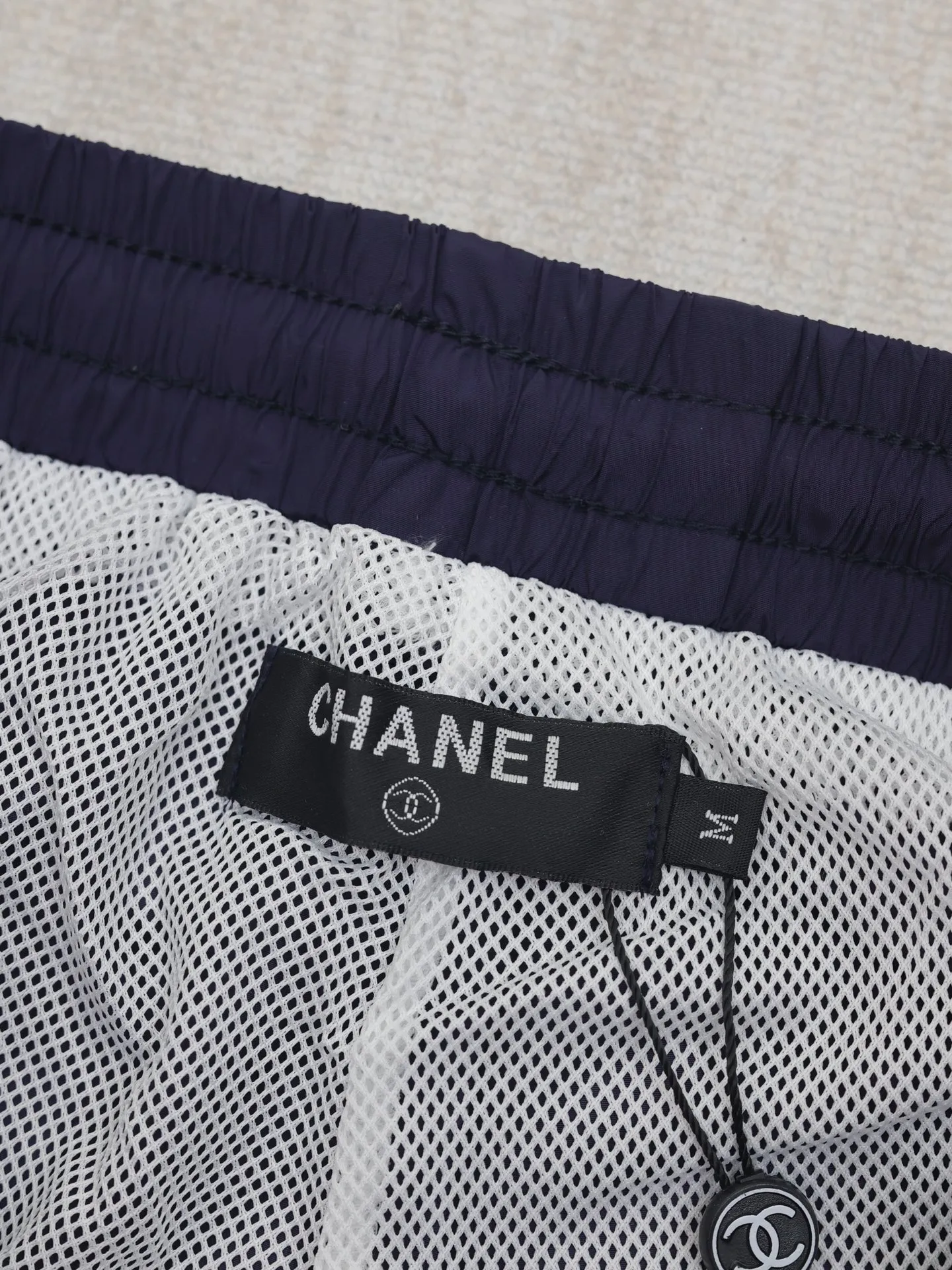 🅿️496 (one set is not sold separately) Chane*/Chanel 25 spring and summer new creative casual men's and women's same-style casual suits, which instantly kills the European and American trade private orders in the industry, the main item of the CHA**L family's 2022 official website, and the newly created letter logo pattern printing design! ! ! The upper body is super stylish. It is carefully produced by a trading company that specializes in overseas European and American orders. It is sold simultaneously in major Hong Kong and Macao famous stores. It is currently the most popular and versatile item on Chanel's official website! ! As a fashionable urban fashion item with unique temperament, it is made of classic slim fit, simple pattern design, and extraordinary new configuration. The fabric is made of top-grade polyester fabric supplied by customers. It feels smooth and drapey. I personally feel that a lot of effort has been put into the design of the pattern this time. Among tens of thousands of colors, Chanel's official designers carefully selected the most popular colors at the moment. The matching performance of this item is outstanding. The fineness of the fabric and the softness of the touch are unique advantages. It is a must-have for high-end fashion fans! ! ! There is really no need to say anything more about this classic and easy-to-wear style. As long as you choose it, it is absolutely suitable!  Size: M/L/XL/XXL