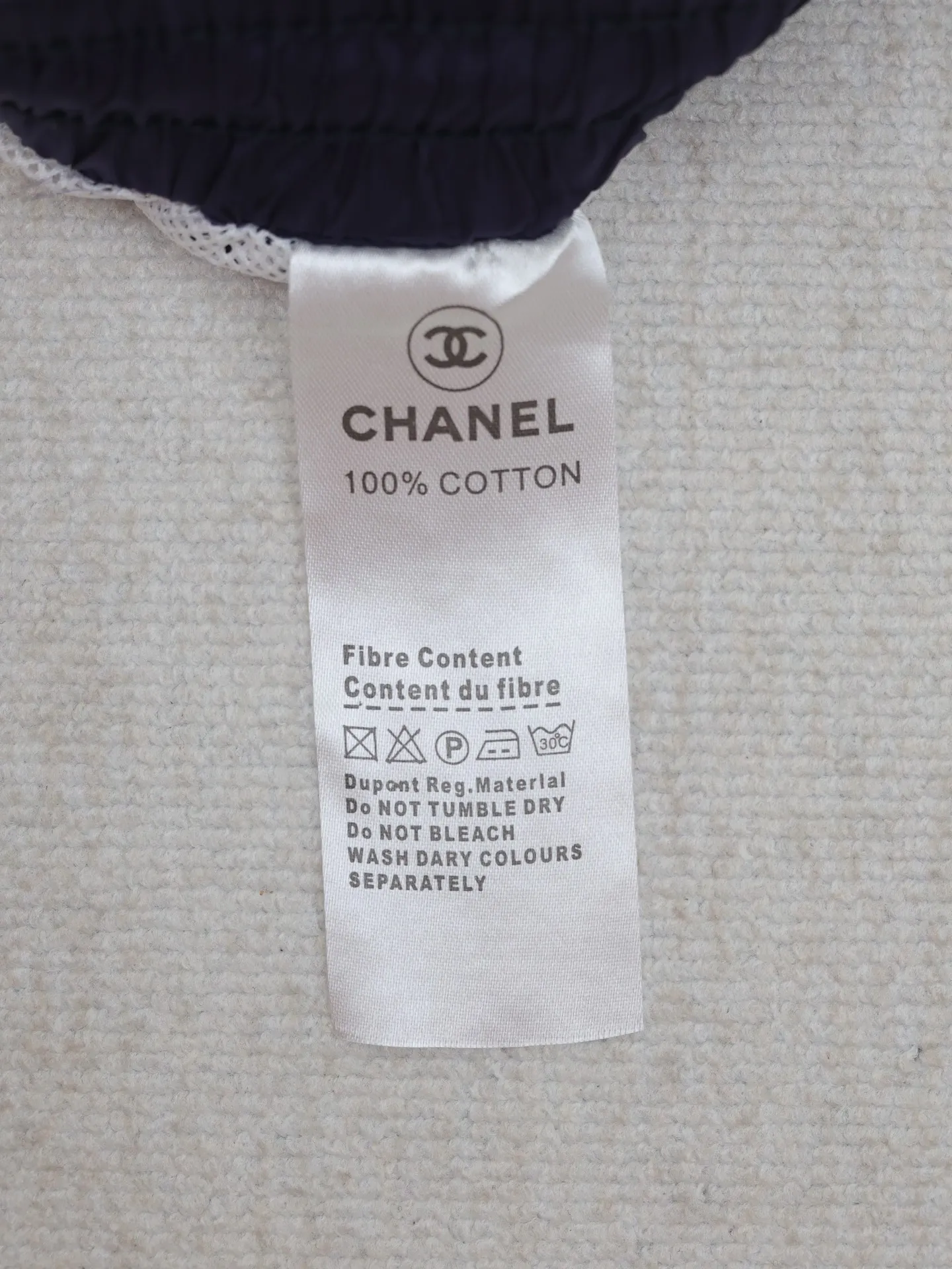 🅿️496 (one set is not sold separately) Chane*/Chanel 25 spring and summer new creative casual men's and women's same-style casual suits, which instantly kills the European and American trade private orders in the industry, the main item of the CHA**L family's 2022 official website, and the newly created letter logo pattern printing design! ! ! The upper body is super stylish. It is carefully produced by a trading company that specializes in overseas European and American orders. It is sold simultaneously in major Hong Kong and Macao famous stores. It is currently the most popular and versatile item on Chanel's official website! ! As a fashionable urban fashion item with unique temperament, it is made of classic slim fit, simple pattern design, and extraordinary new configuration. The fabric is made of top-grade polyester fabric supplied by customers. It feels smooth and drapey. I personally feel that a lot of effort has been put into the design of the pattern this time. Among tens of thousands of colors, Chanel's official designers carefully selected the most popular colors at the moment. The matching performance of this item is outstanding. The fineness of the fabric and the softness of the touch are unique advantages. It is a must-have for high-end fashion fans! ! ! There is really no need to say anything more about this classic and easy-to-wear style. As long as you choose it, it is absolutely suitable!  Size: M/L/XL/XXL