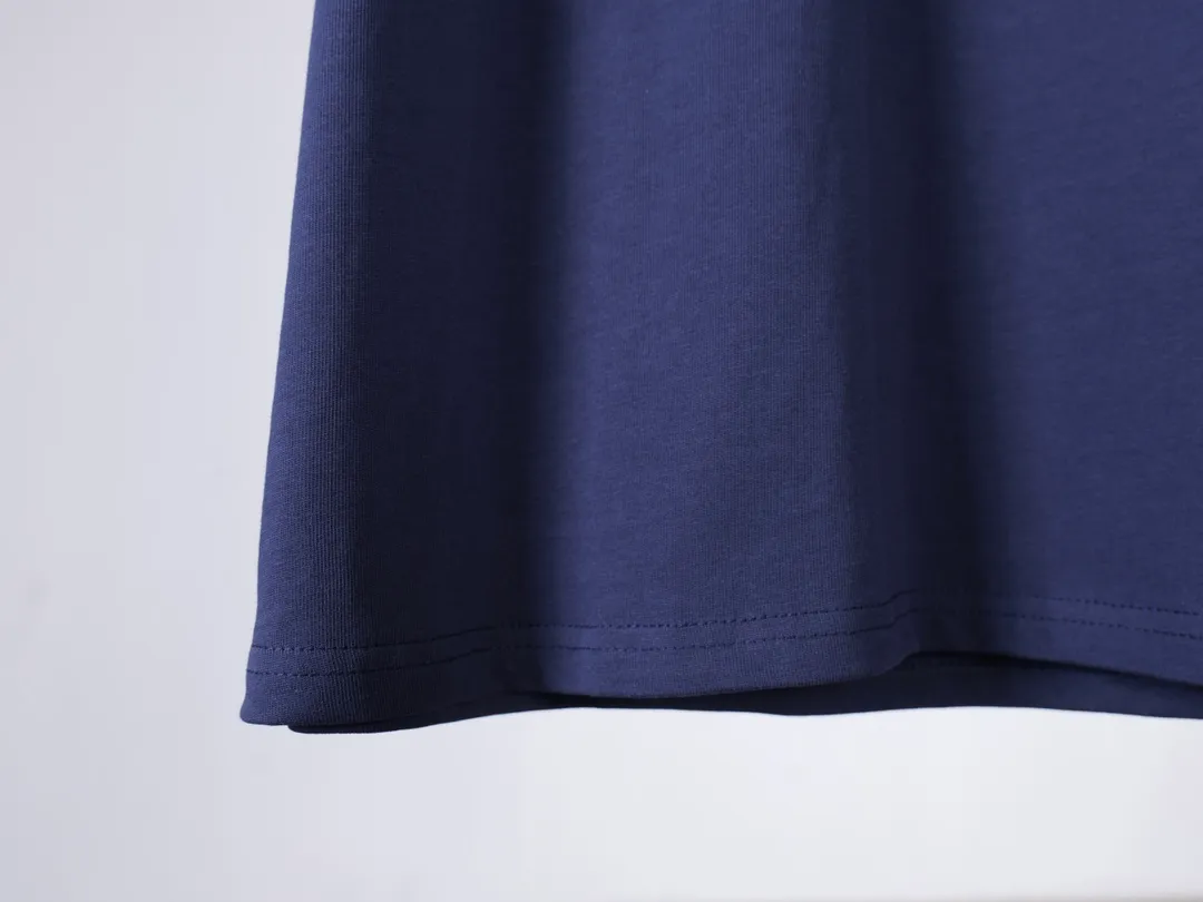 🅿️190 "C11" CHANEL/Chanel Second-hand double C towel embroidered navy blue T-shirt YB develops custom-woven reactive cotton fabric! Towel embroidery technology, using 280g 32S double yarn fabric, has a skin-friendly touch, softness and comfort, and excellent breathability! The fabric is full of high-end feel, and the surface is clean and has a clear grainy feel. The logo is embroidered with the same color towel and has a suede effect. Each letter spacing curve is clearly visible, improving brand recognition.  Size:XS.S.M.L