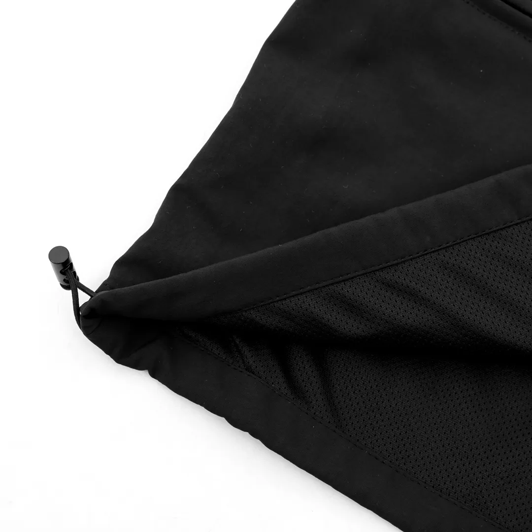 🅿️570 CHANEL / Chanel Embroidered slogan retro zipper windbreaker jacket Recommended for spring and summer, a refreshing and clean retro-style zipper jacket, this small fresh hooded jacket gives a very clean and high-end feel. The laminated LOGO pattern design on the chest highlights the grand and luxurious style. In addition to daily leisure, it can also be worn for outdoor sports. It is also a good choice for travel. It is relaxed and casual and shows a masculine temperament. Size: XS-L