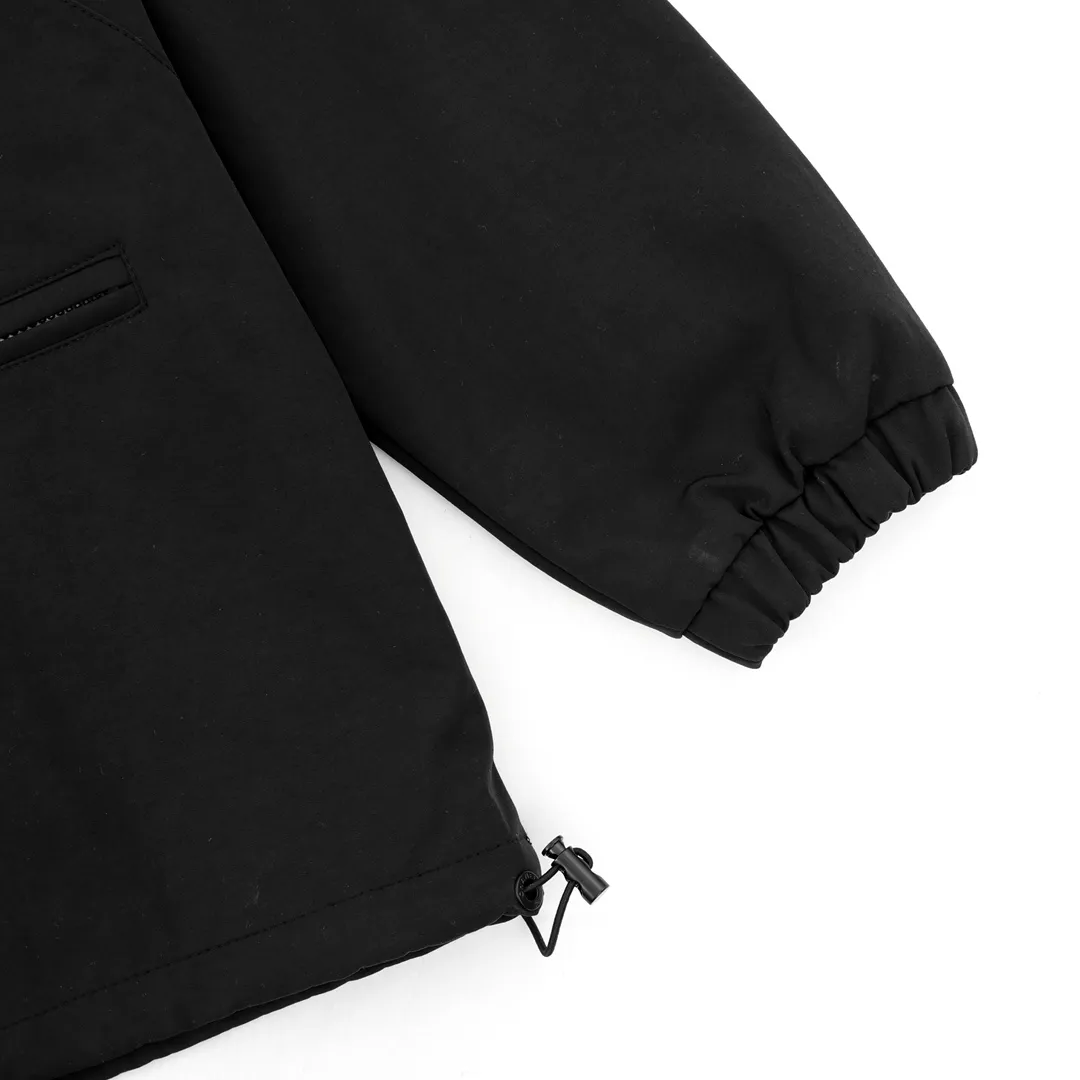🅿️570 CHANEL / Chanel Embroidered slogan retro zipper windbreaker jacket Recommended for spring and summer, a refreshing and clean retro-style zipper jacket, this small fresh hooded jacket gives a very clean and high-end feel. The laminated LOGO pattern design on the chest highlights the grand and luxurious style. In addition to daily leisure, it can also be worn for outdoor sports. It is also a good choice for travel. It is relaxed and casual and shows a masculine temperament. Size: XS-L