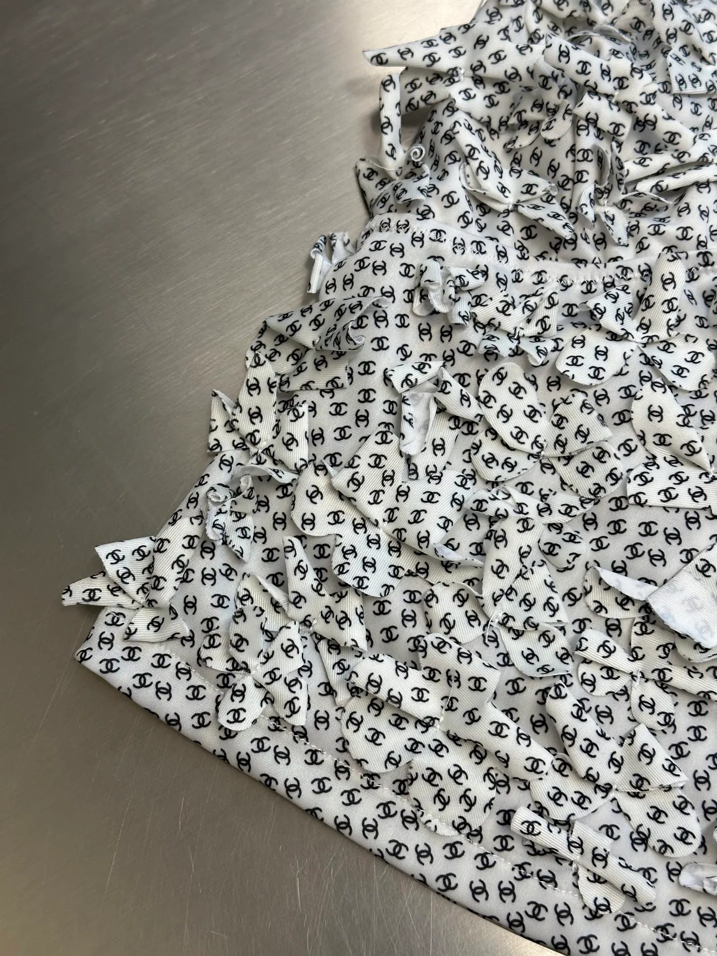 A set 🅿️920 (the set is not sold separately) Chanel beach style floral suit with small suspenders and short skirt, heavy craftsmanship, each flower is sewn by hand!  size：s m l