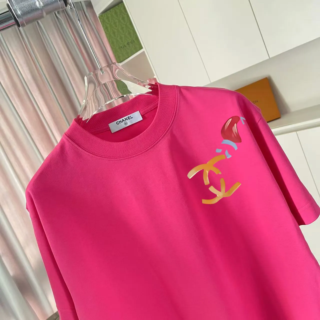 🅿️180 CHANEL 2025 spring and summer new style Double C letter logo printing short-sleeved T-shirt Customized fabric 300g Same style for men and women Size: S M L XL XXL five codes Color: black white pink rose red