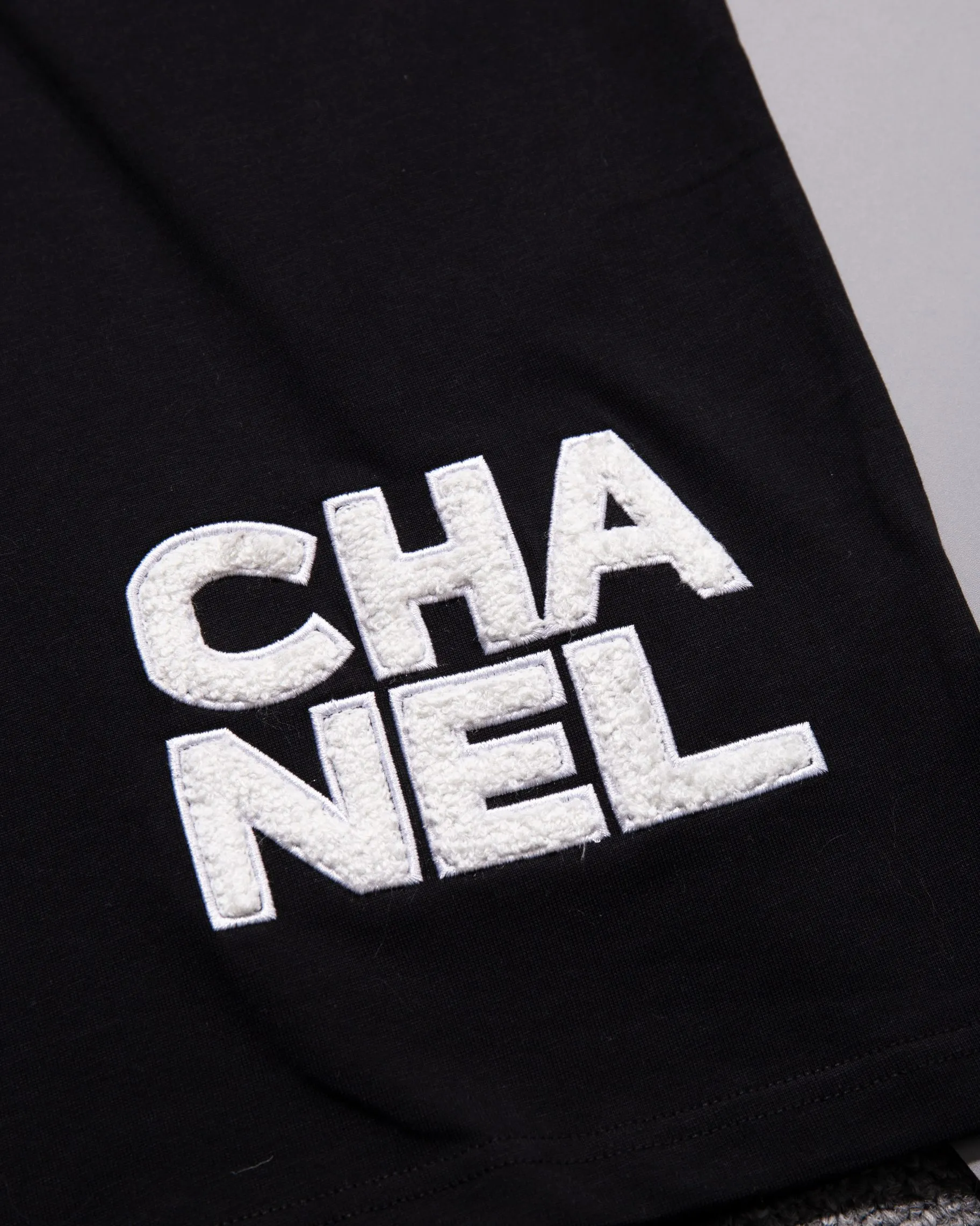 🅿️210 CHANEL Round neck short-sleeved T-shirt, towel embroidered letter LOGO🪡 small label logo, official synchronization, 1:1 original mold opening, fashion personality, versatile trend, pure original quality, original washed fabric, tag, collar label, washed wheat, three complete labels, color: black, white. Size: S M L XL