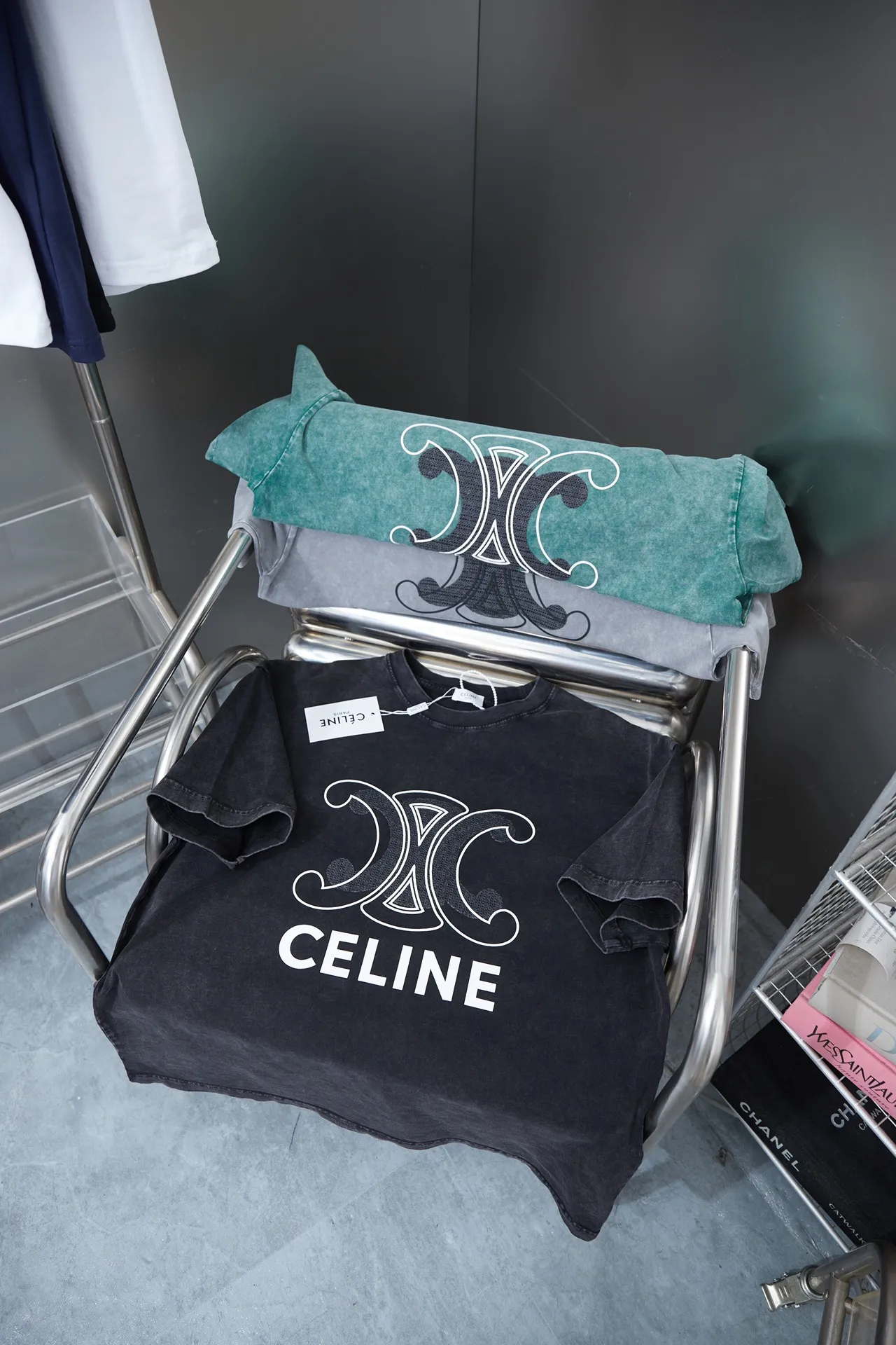🅿️210 CELIN* 25SS early spring new style, short sleeves with appliqué embroidery and letter printing, light luxury, essential item for daily commuting for men and women, correct version, welcome to compare, detailed features · 280g 100% pure cotton double yarn jersey fabric · Custom dyed in the same cylinder, special thickened 32 count double-strand 1X1 thread · Laser towel patch design ➕ Thick version of waji letter design. Ready-made garments are dyed. Then do the faded fried snowflake process, then wash with water to make it look old. General washing to improve the effect · Double-needle stitching across seams · Original main mark, washed tag, branded moisture-proof paper packaging Color: black/grey/green Size: S/M/L/XL