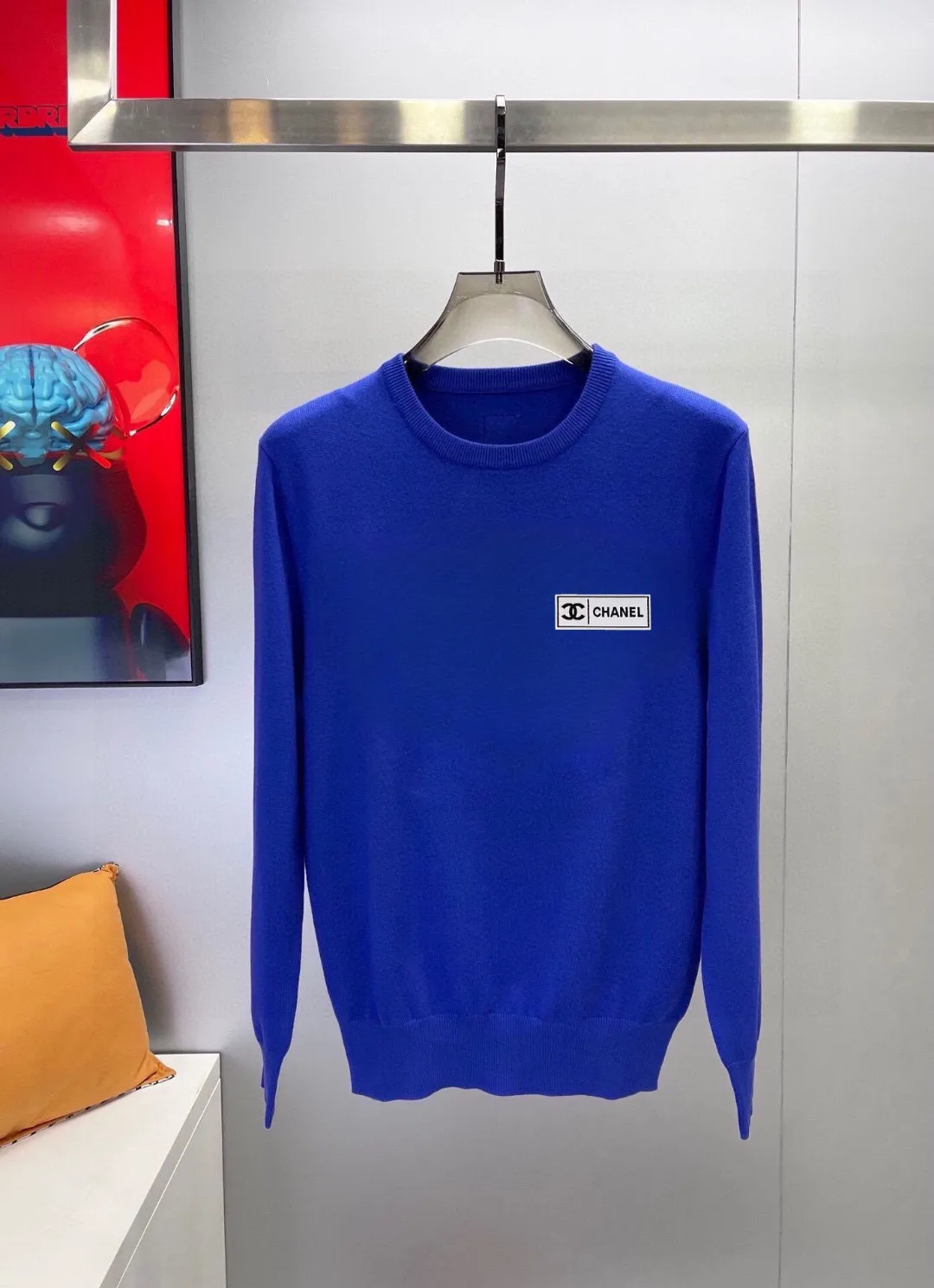 🅿️240 【CHANEL】Autumn and winter classic round neck pullover sweater, in full condition! ! ! Wool blended fabric, the latest model in 2025, golden ratio! ! Slim-fitting soft gold, versatile and practical item, the combination and practicality are extremely powerful, simple and elegant, and classy! To create your own style, it is highly recommended to buy it in two colors. The standard slim fit tailoring process is suitable for both young and old men. It is knitted from wool and will not cause any discomfort! While keeping warm, it is stylish, textured and wearable, and the classic logo with contrasting colors on the chest feels in place! ! Recommended for regular customers! ! Size M-3XL (maximum wear: 190 pounds)