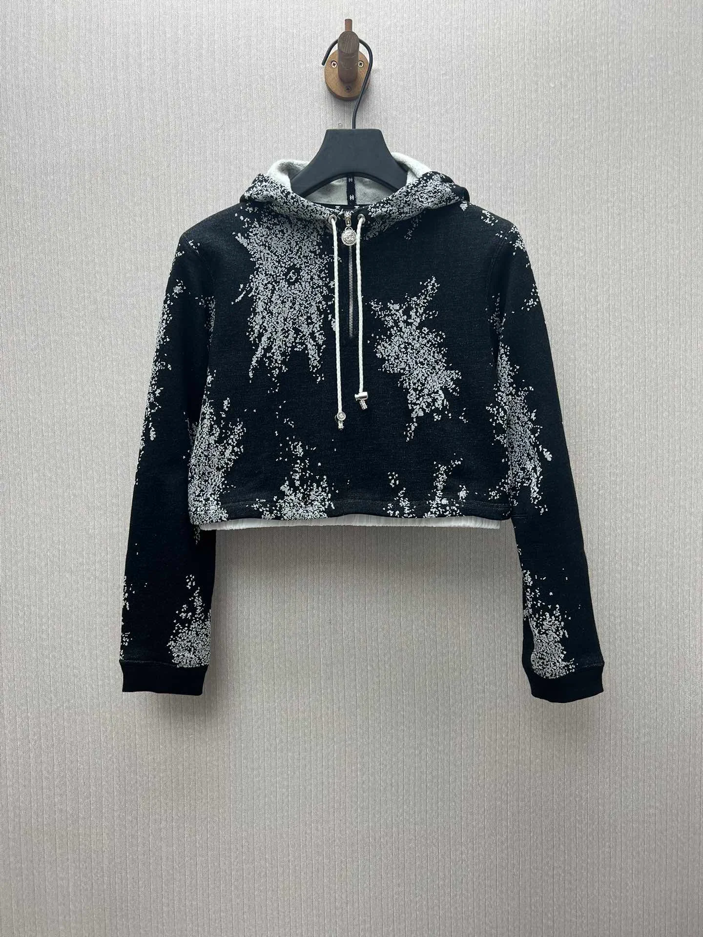 🅿️550 Chanel 25ss new autumn and winter preview series hooded printed zipper long-sleeved jacket for women Size: S.M.L.