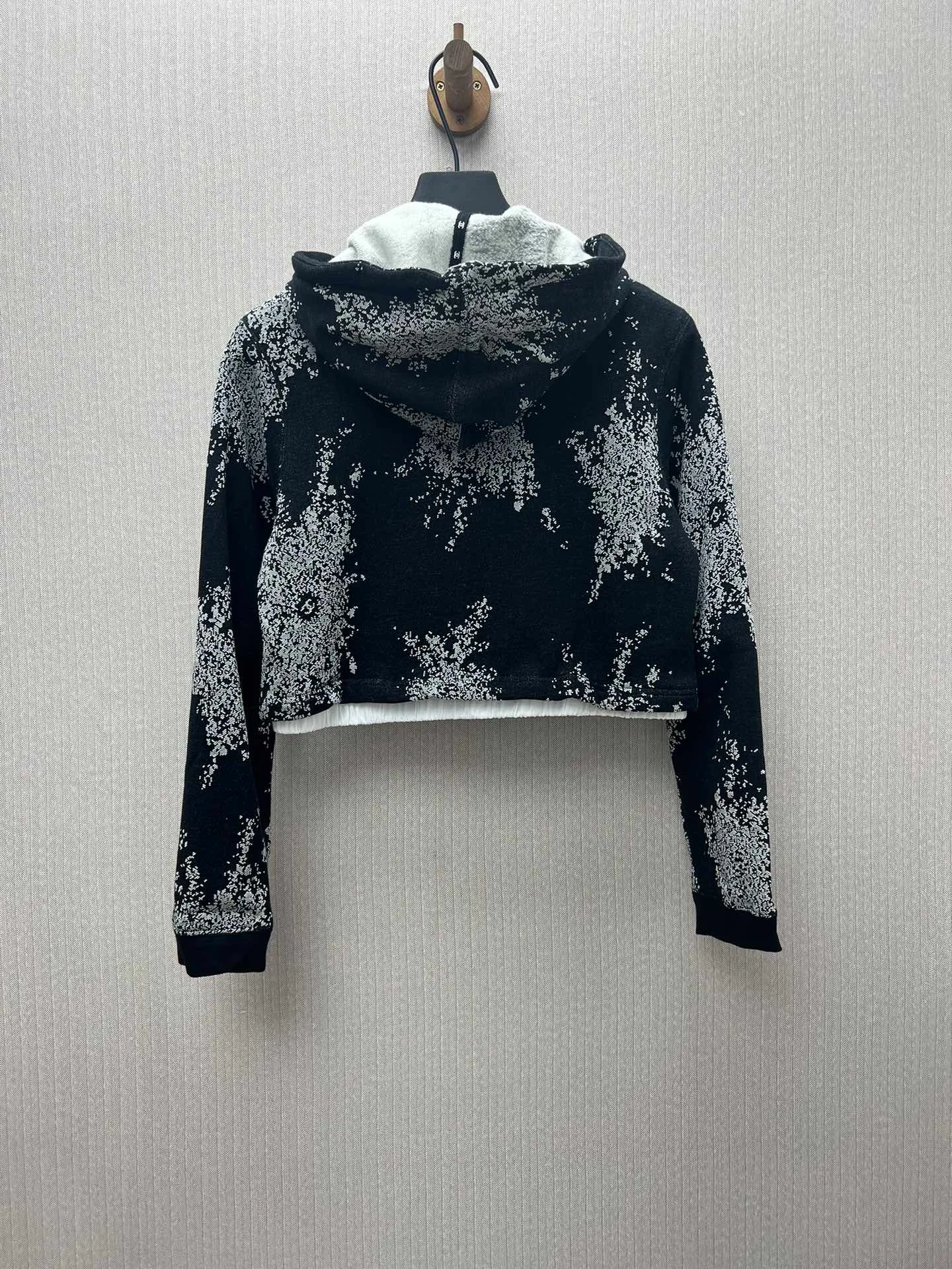 🅿️550 Chanel 25ss new autumn and winter preview series hooded printed zipper long-sleeved jacket for women Size: S.M.L.