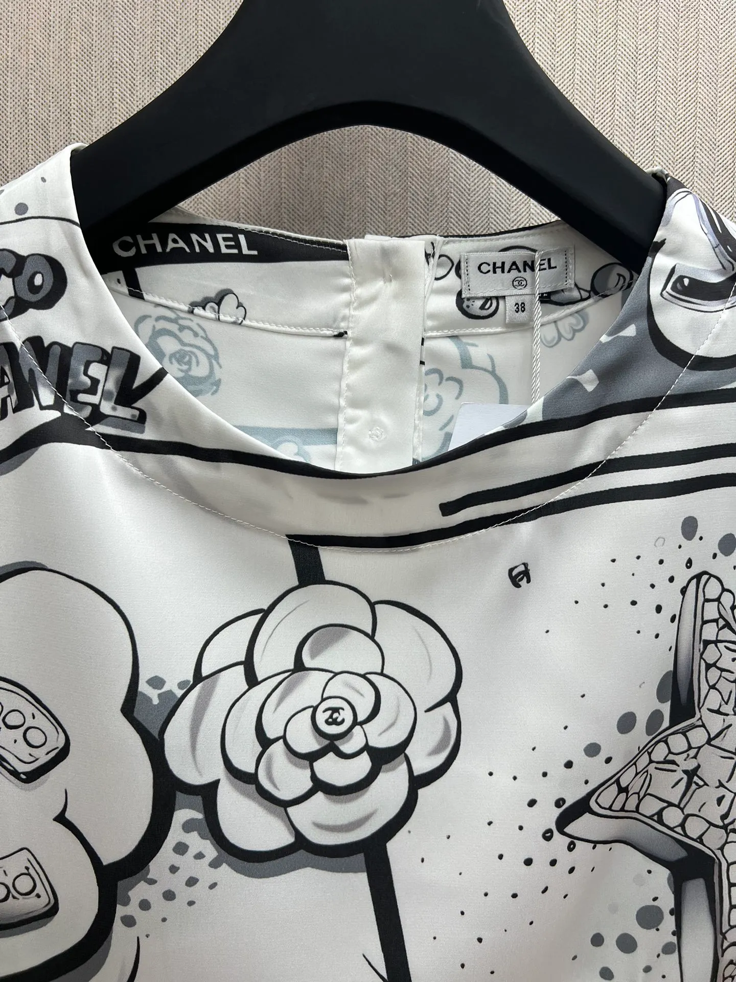 🅿️330 Chanel 25ss new silk comic T-shirt top, women's high version code number: S.M.L.