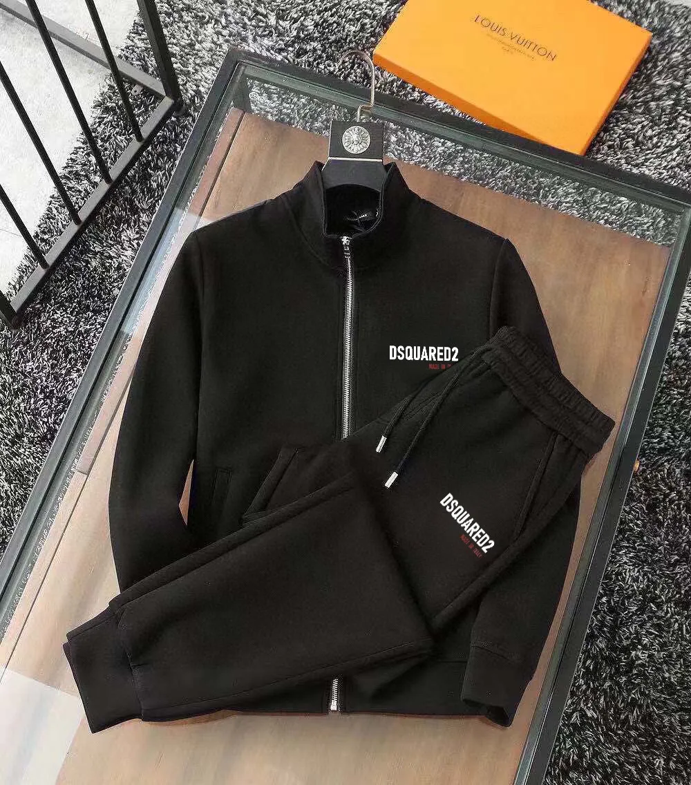 P400 [DSQ2 Second Power] (Fat Man Gospel) hot-selling suit is coming. Focus on the original version of the official website. 2025 new hot-selling cardigan and sweatshirt suit. The original order is the best product🇭🇰. It is the meticulous work of top designers. It has a fitting and perfect upper body effect. All-natural high-quality Roman cotton 100%, close-fitting comfort, noble and elegant! Original hardware embodies elegance and nobility! Counter size: M-5XL (maximum wear up to 220 pounds)